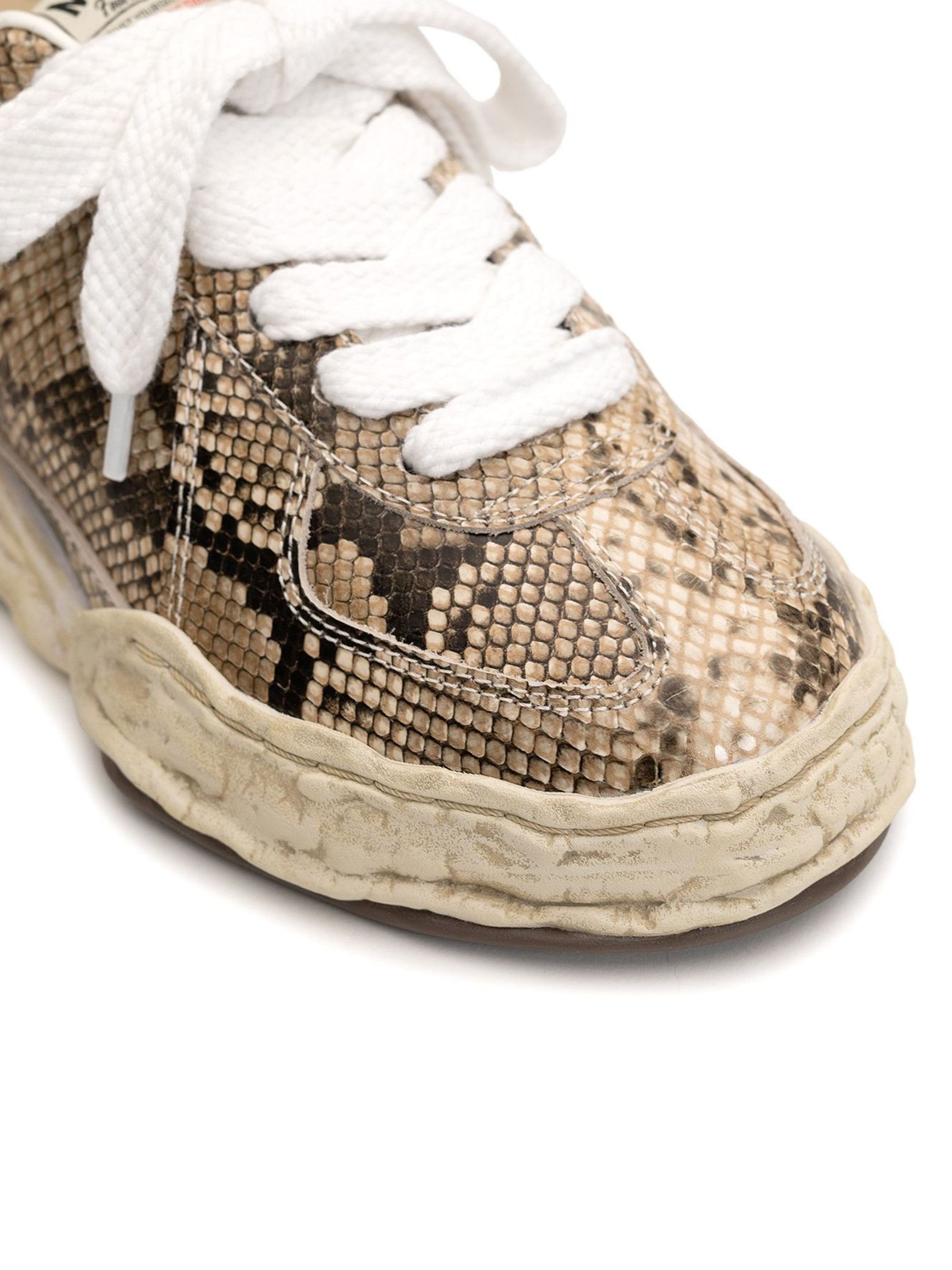 Sneaker with logo - 3