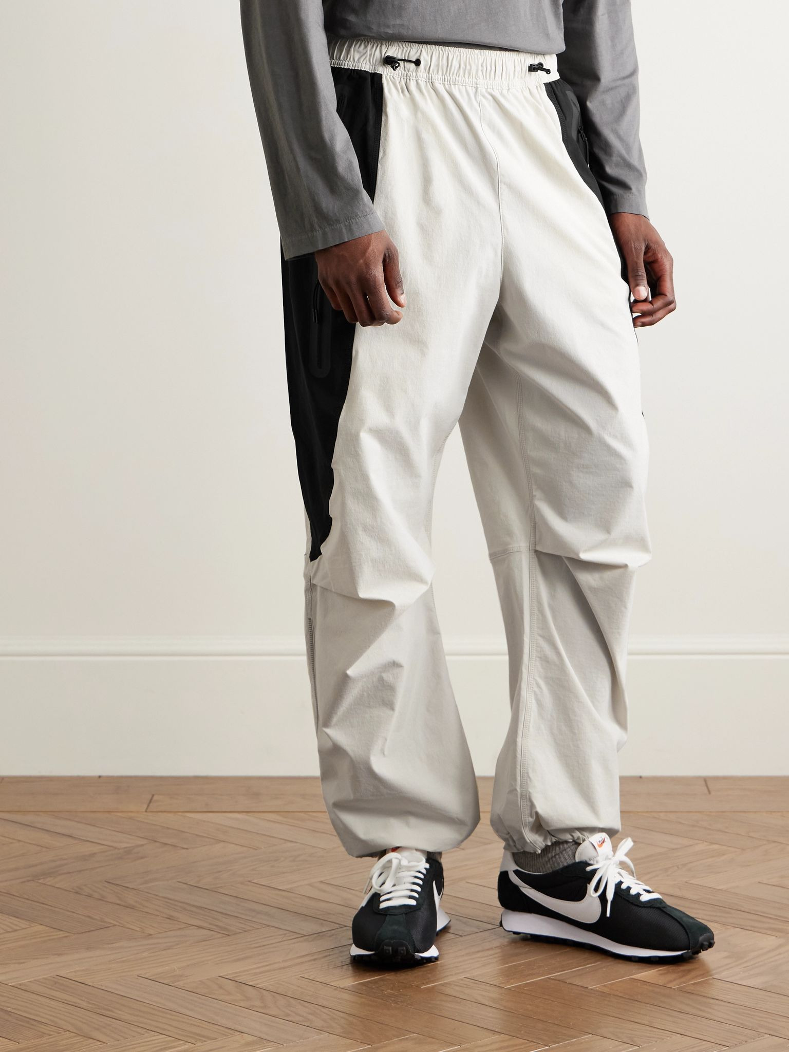 Tech Colour-Block Dri-FIT Track Pants Off-white - 3