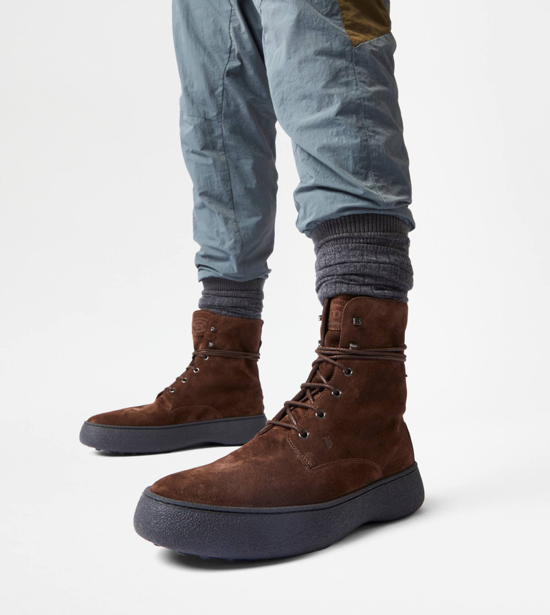 Tod's TOD'S W. G. LACE-UP ANKLE BOOTS IN SUEDE - BROWN outlook