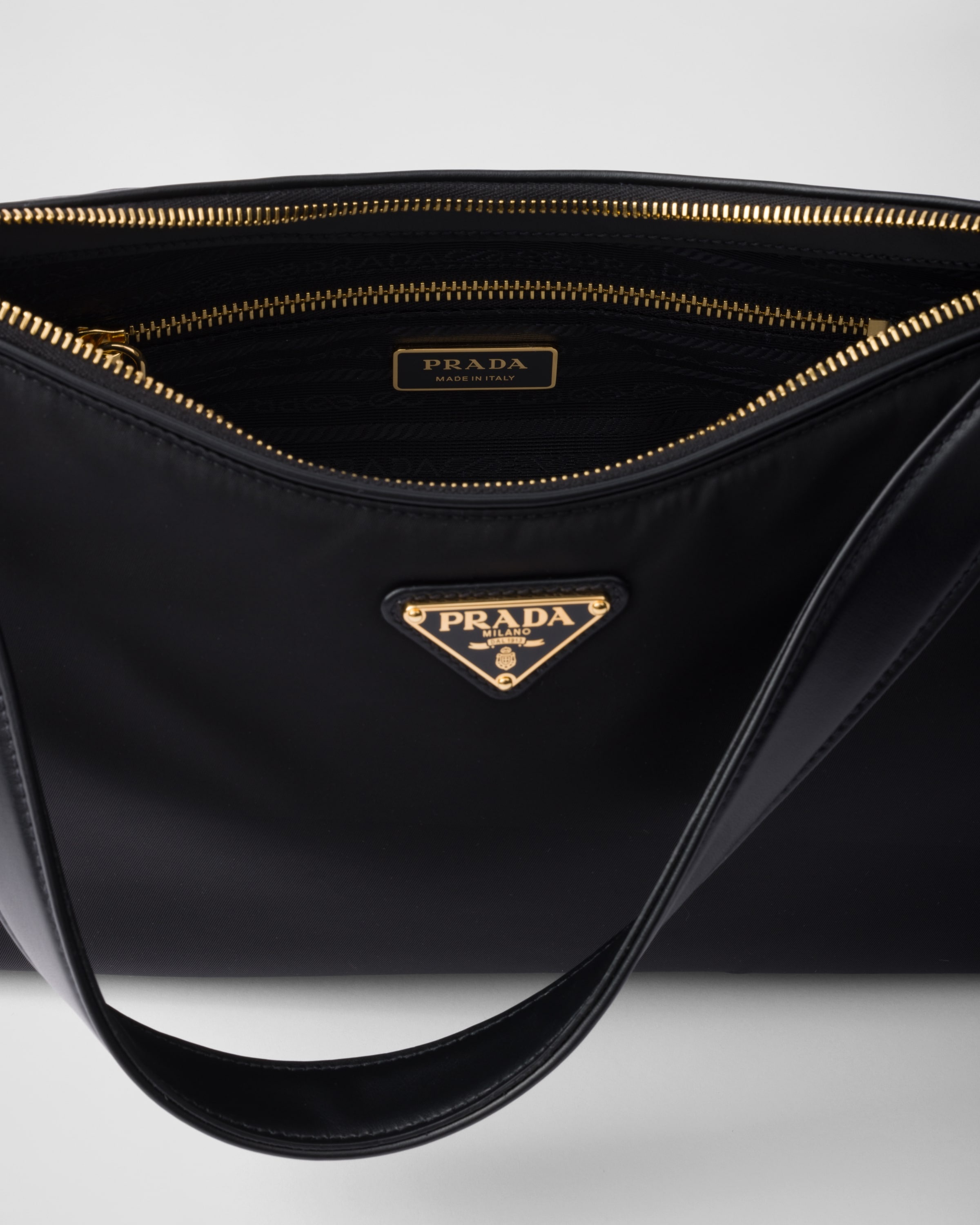 PRADA正規品/送料関税込み NYLON LARGE AIMEE SHOULDER BAG Prada: Women's Aimée Large Re-Nylon and Leather Shoulder Bag