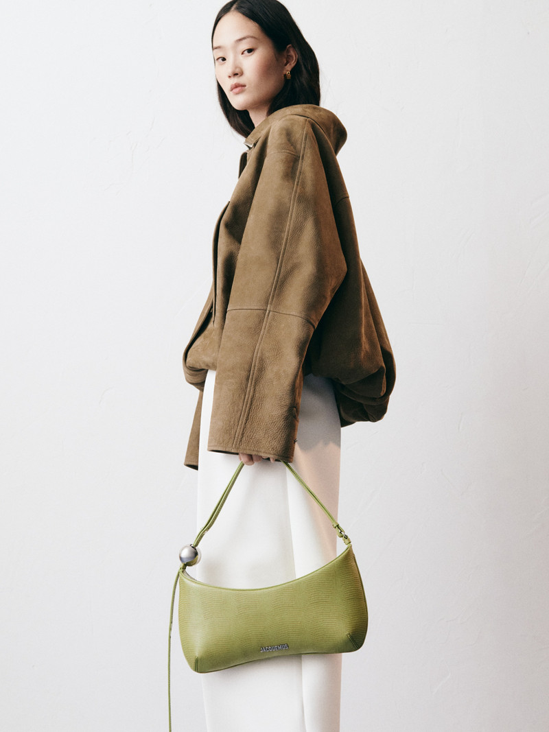 JACQUEMUS The large Bisou Perle outlook