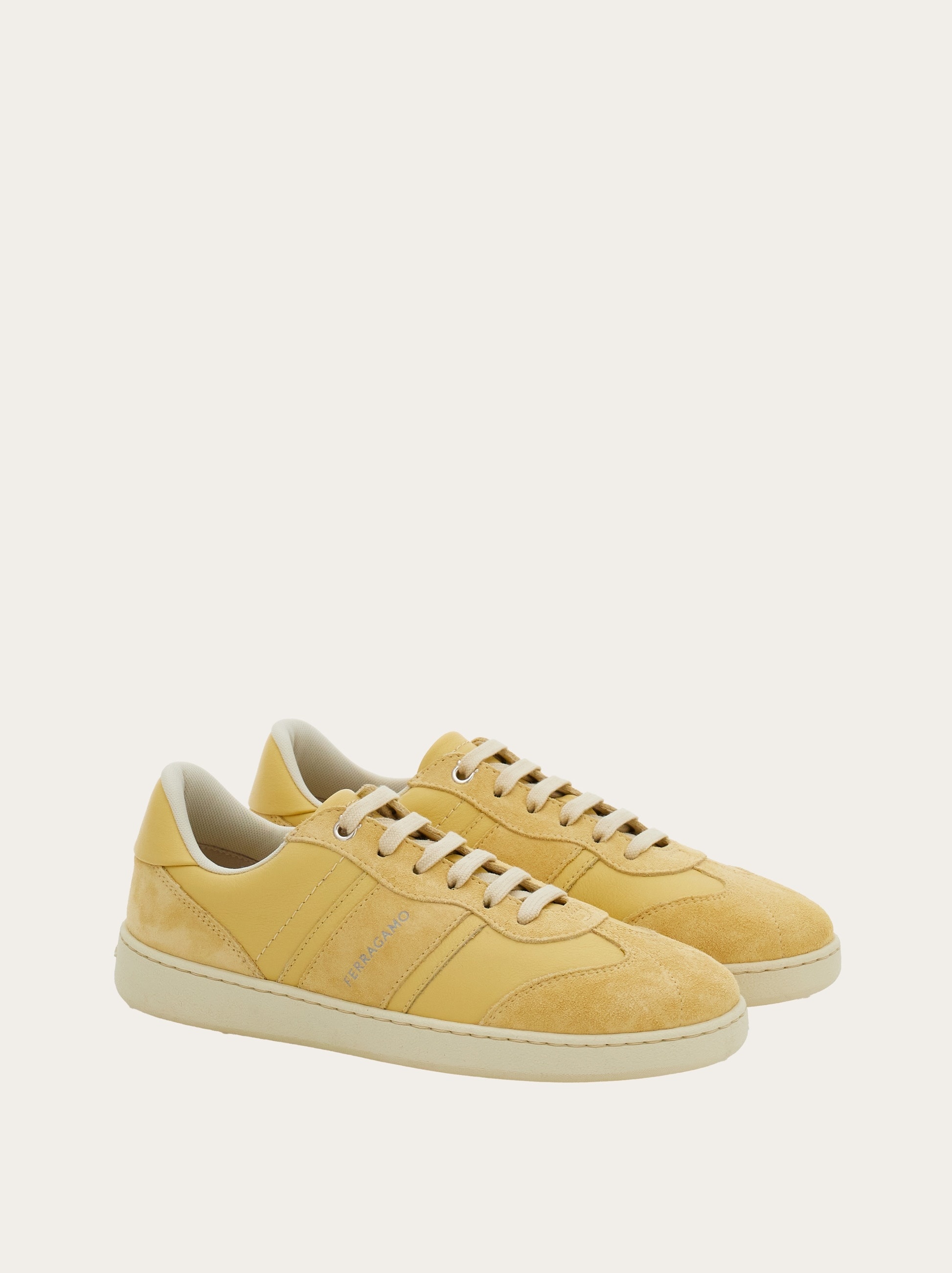 Low-top sneaker with logo - 4