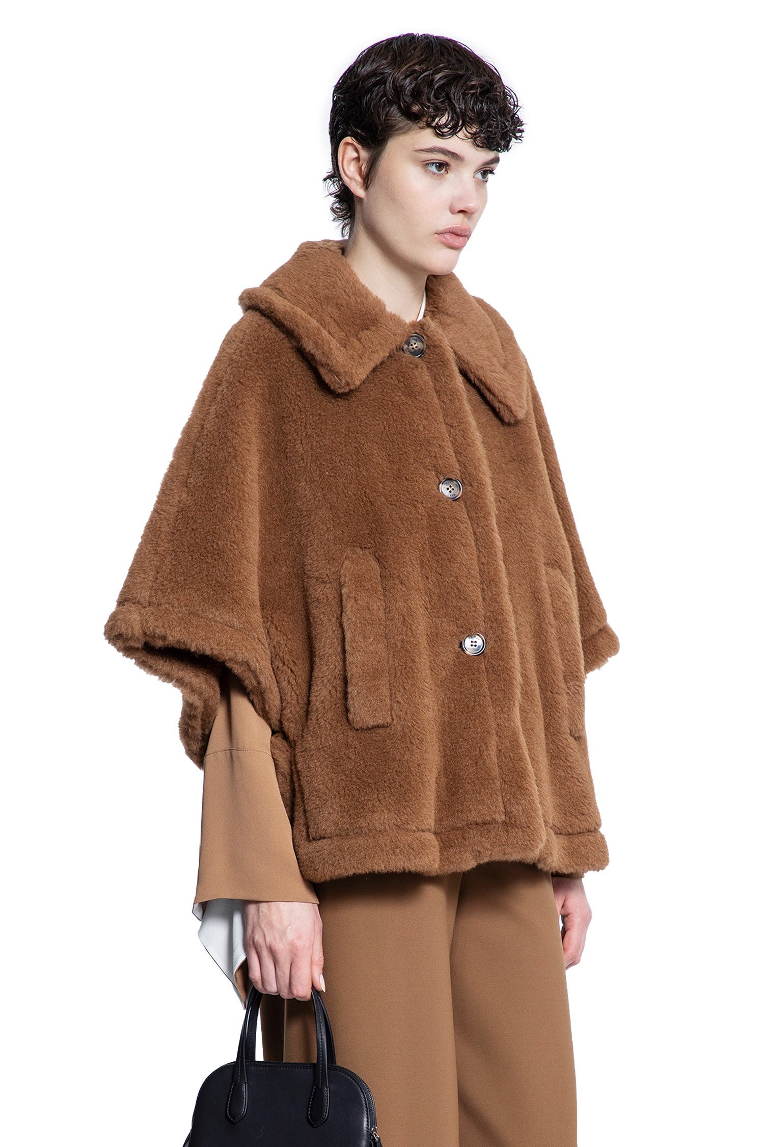 【関税＆送料込み】Max Mara 'Tenebre' Cape Tenebre alpaca, cashmere and silk teddy cape in beige - Max