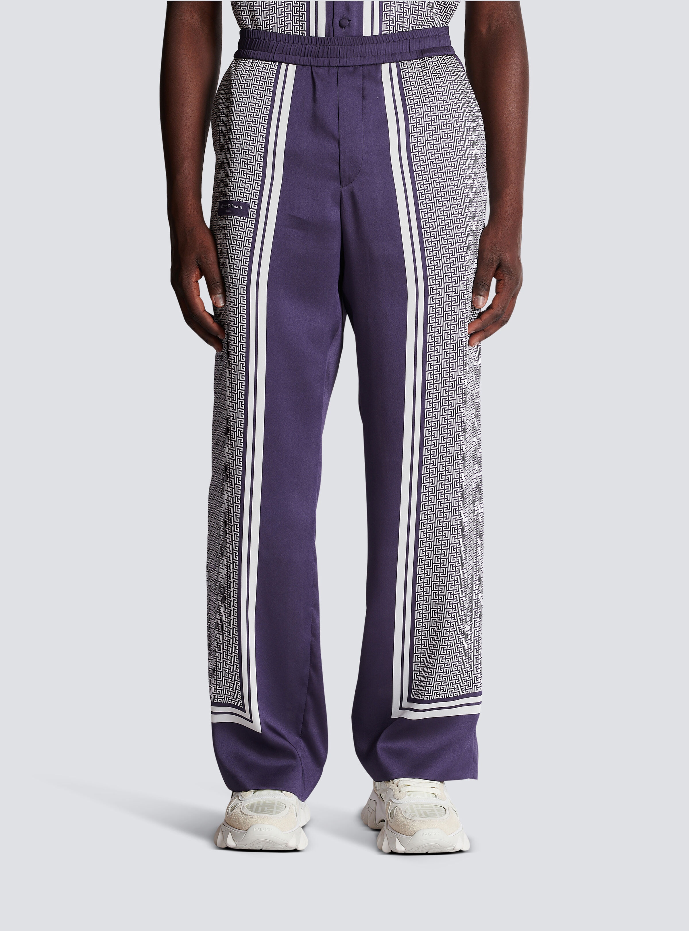 Monogrammed casual trousers - 5