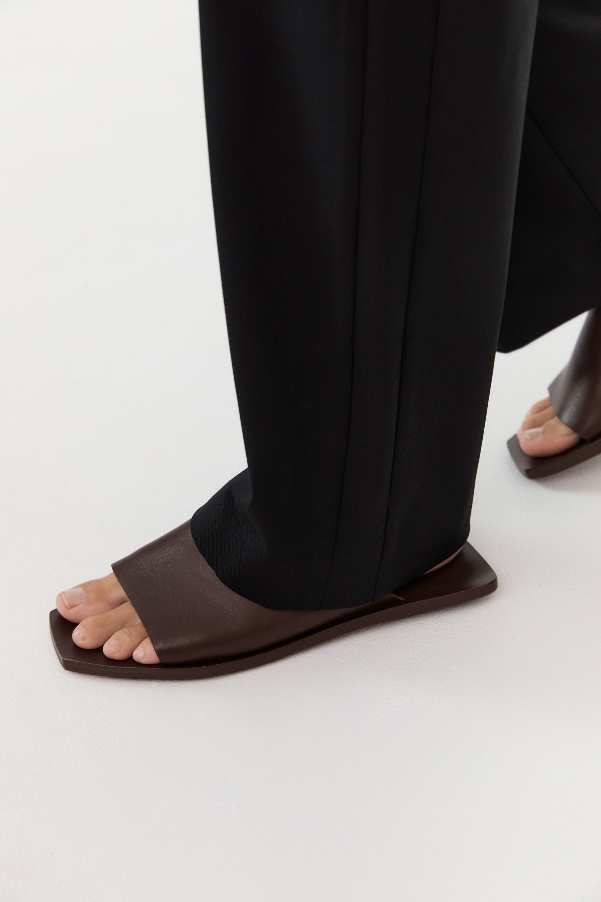 Asymmetric Slide - Chocolate - 2