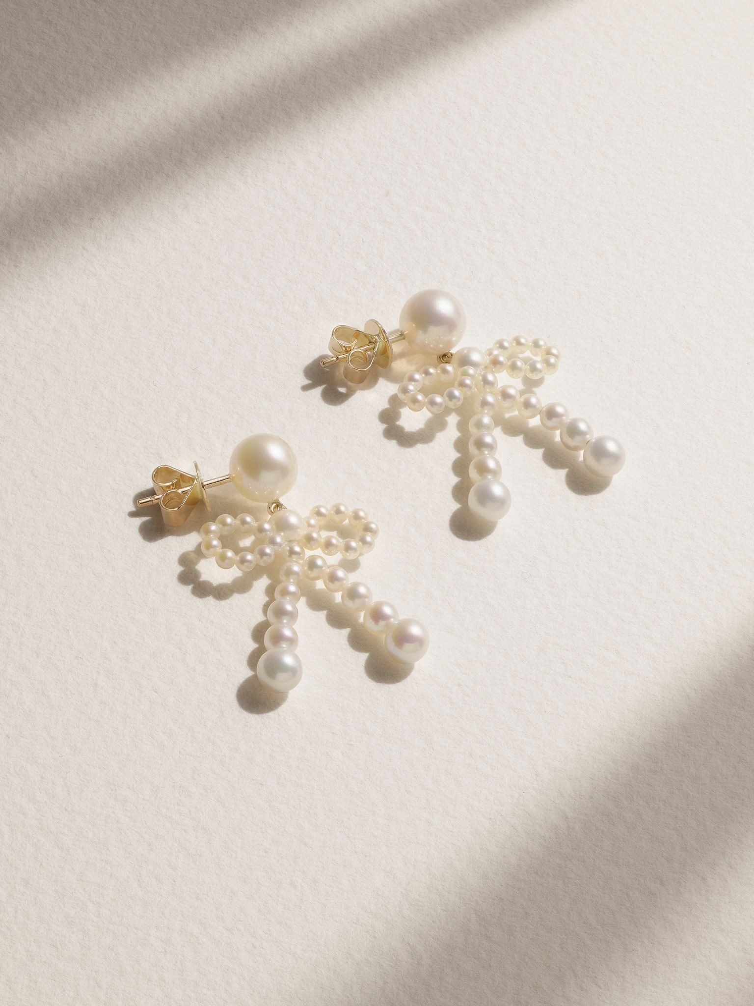 Bow 14-karat recycled gold pearl earrings Gold - 1