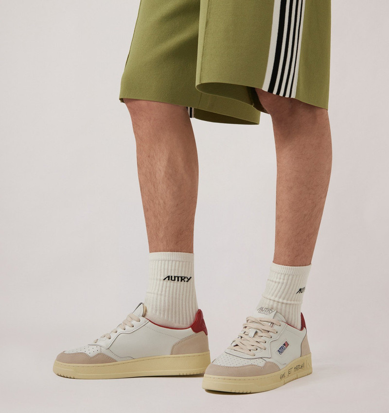 AUTRY MEDALIST LOW SNEAKERS IN WHITE AND RED SUEDE AND LEATHER WITH LETTERING outlook