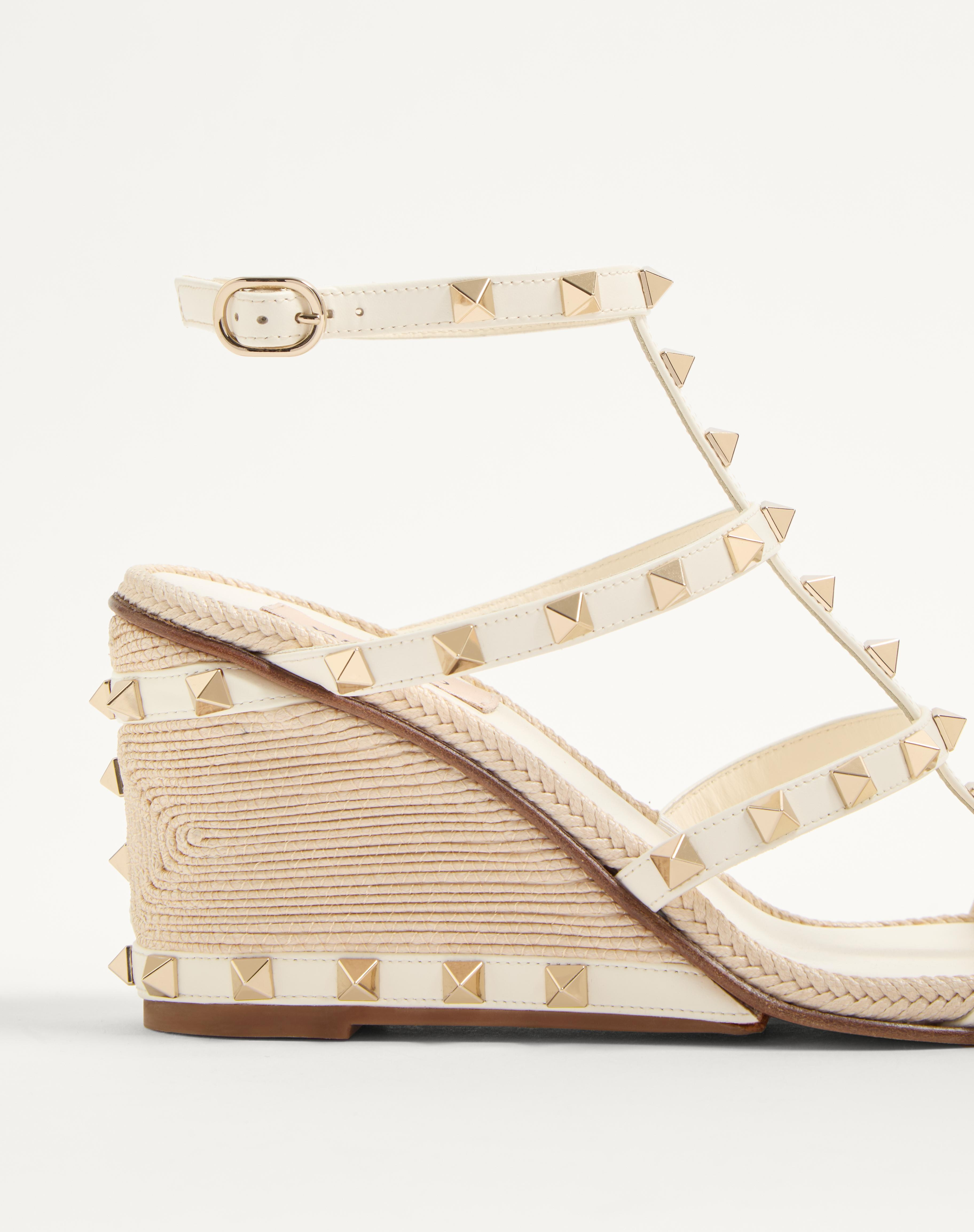 ROCKSTUD WEDGE SANDAL IN CALFSKIN WITH CORNELY EMBROIDERY 80MM - 7