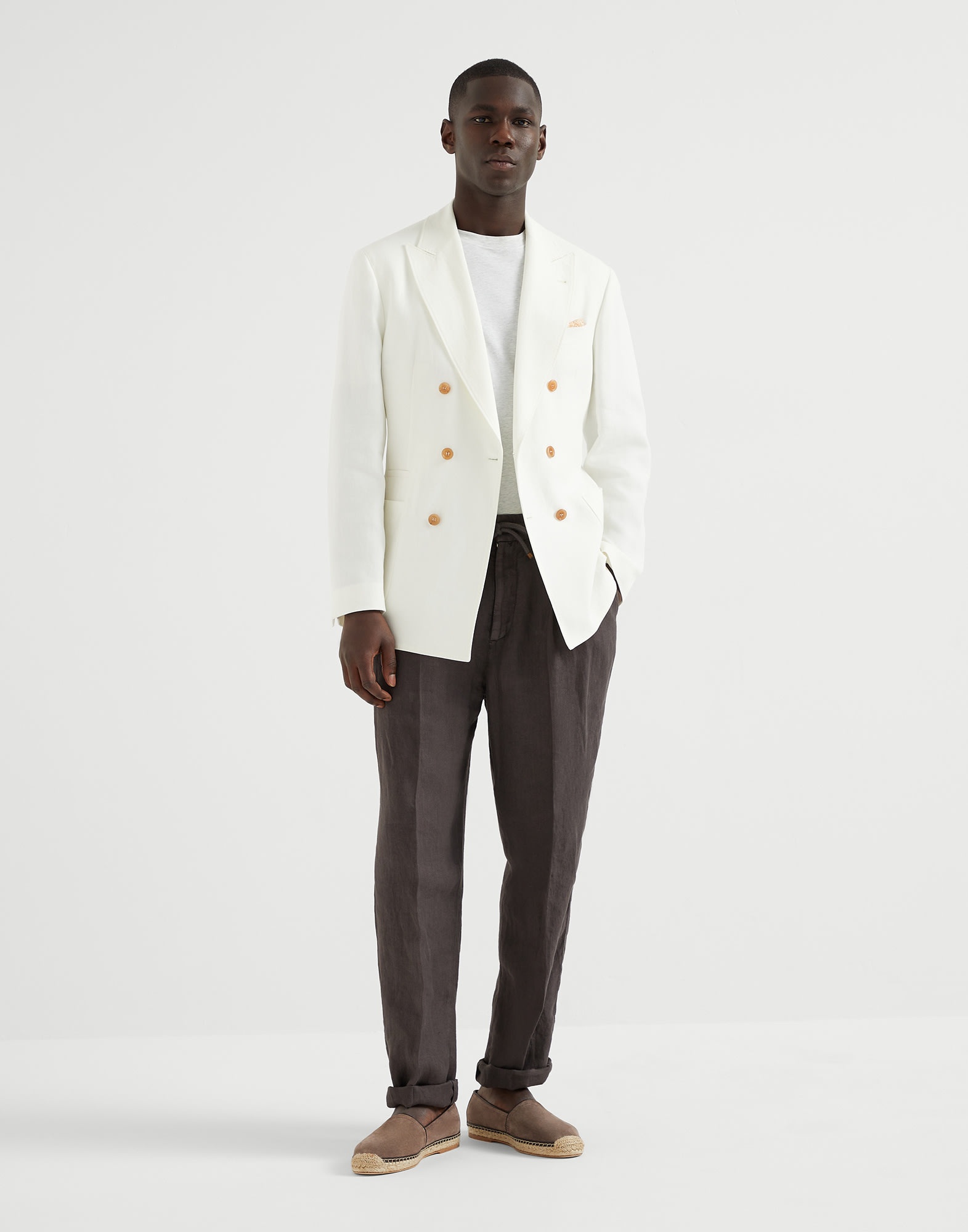 Garment-dyed leisure fit trousers in linen gabardine with drawstring and double pleats - 4