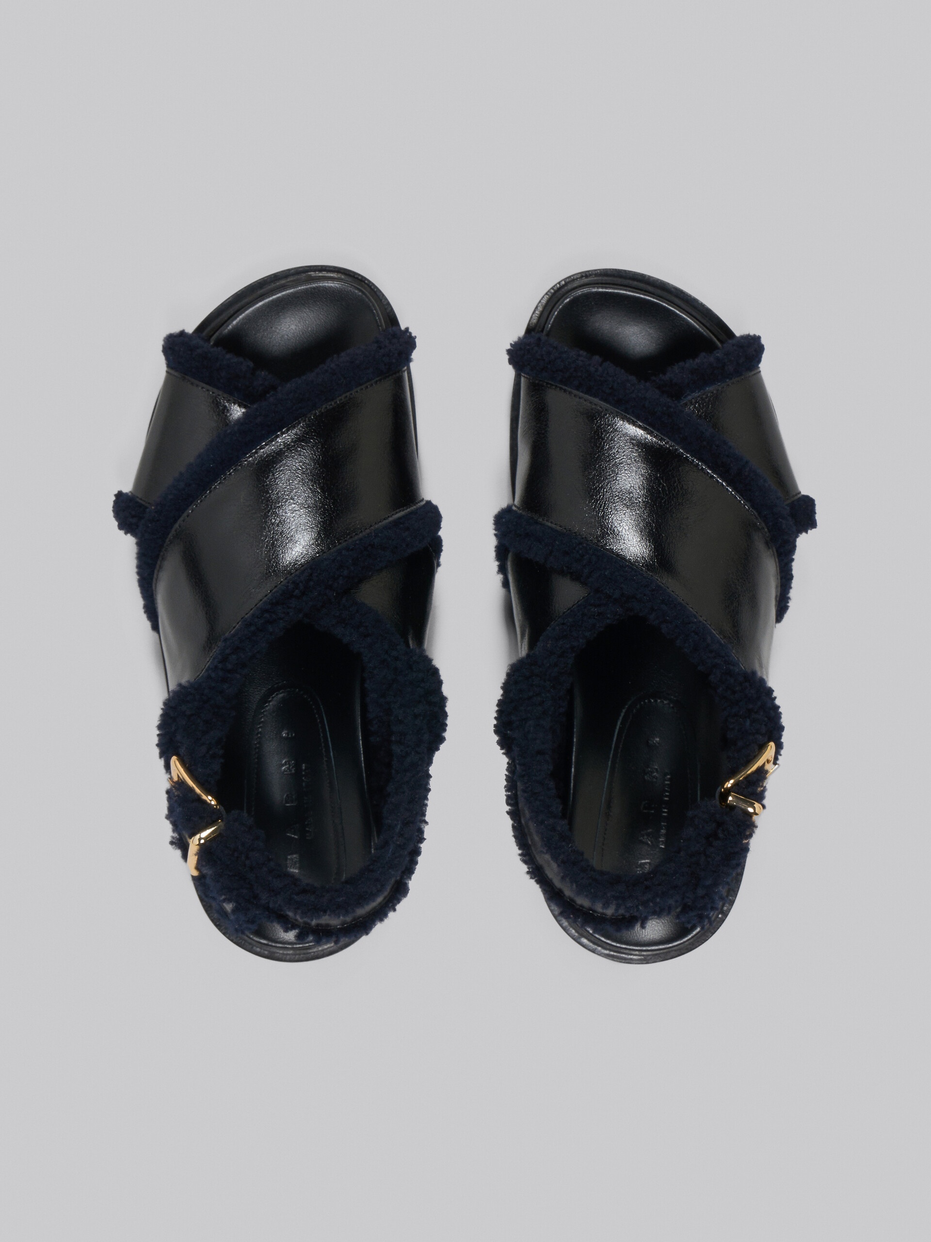 BLACK LEATHER AND MERINOS FUSSBETT - 4