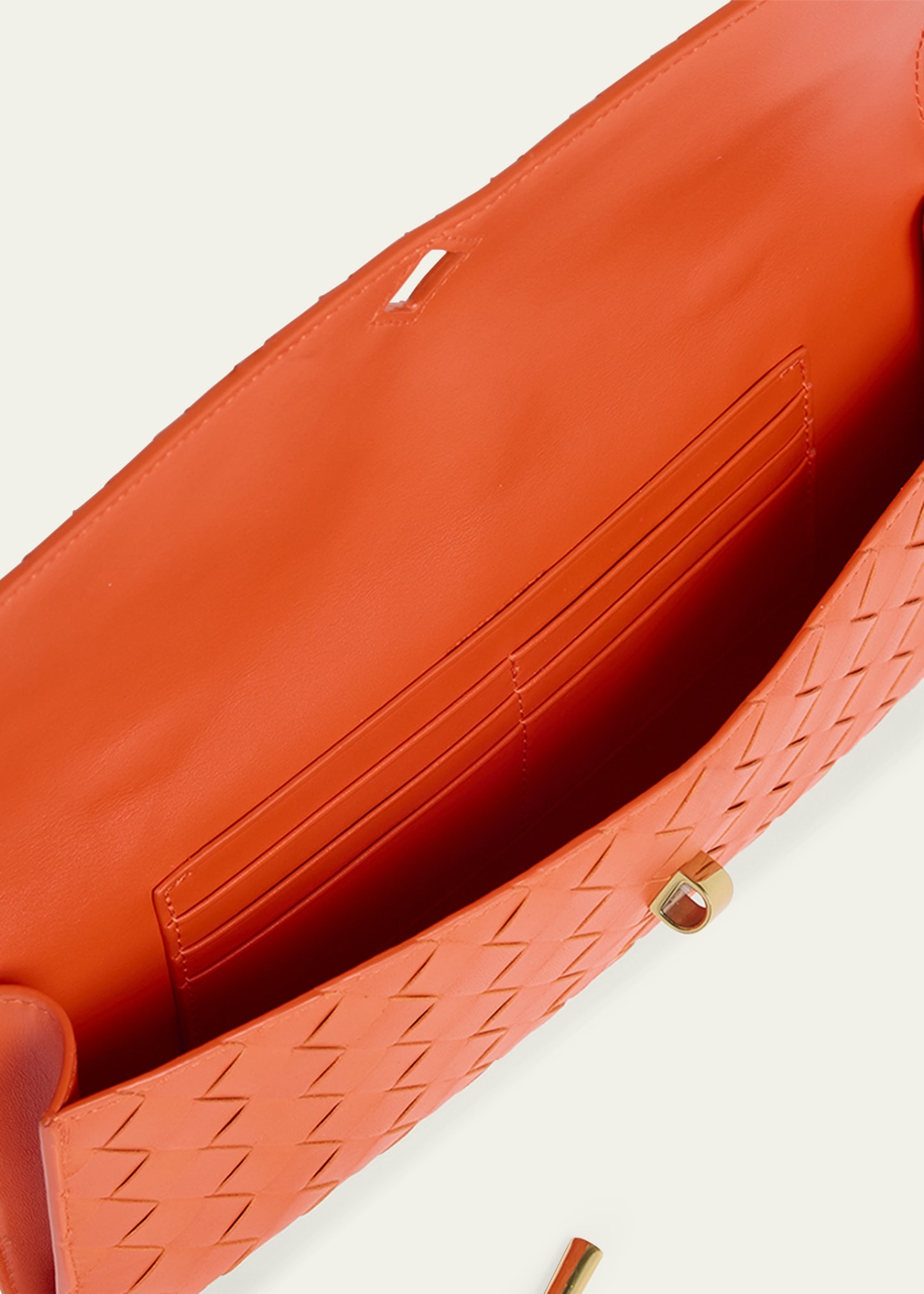 【関税込み】Bottega Veneta オレンジ Andiamo クラッチ BOTTEGA VENETA Andiamo intrecciato leather clutch | NET-A-PORTER