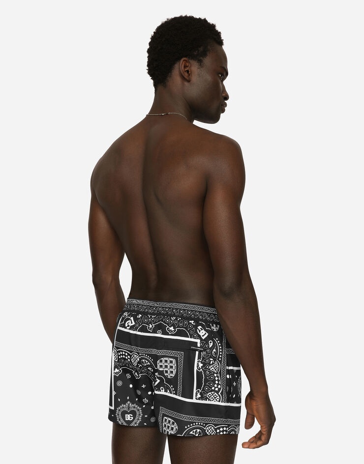 Short swim trunks with bandanna print - 5