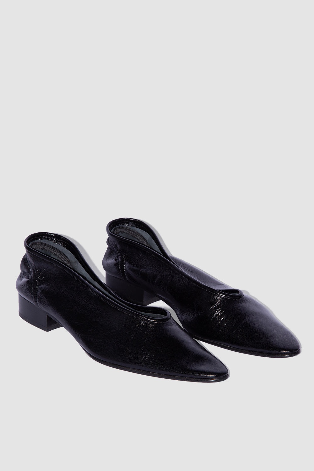 Carré Black Creased Leather Pump - 2