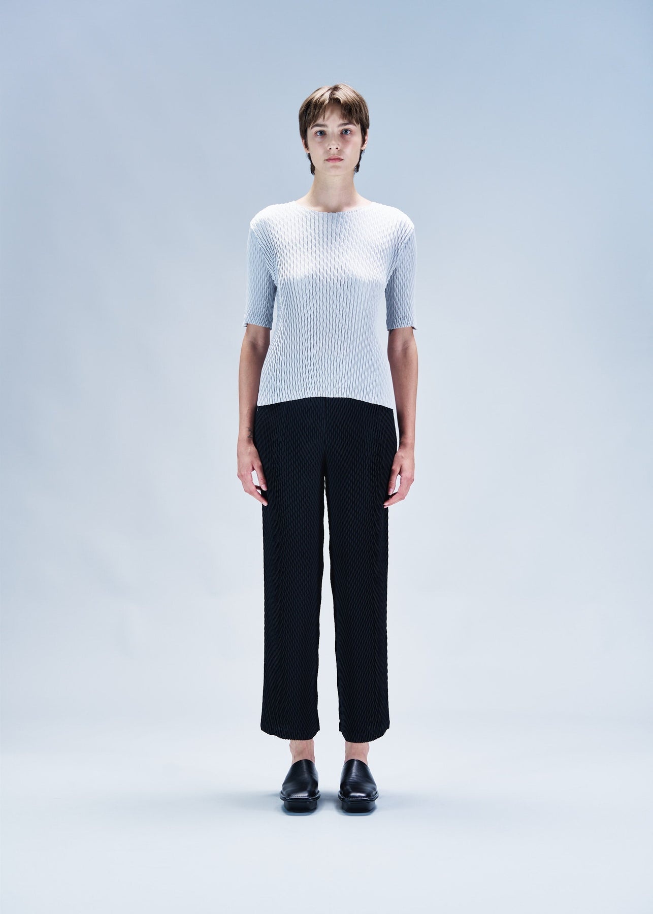 SLEEK PLEATS PANTS - 2