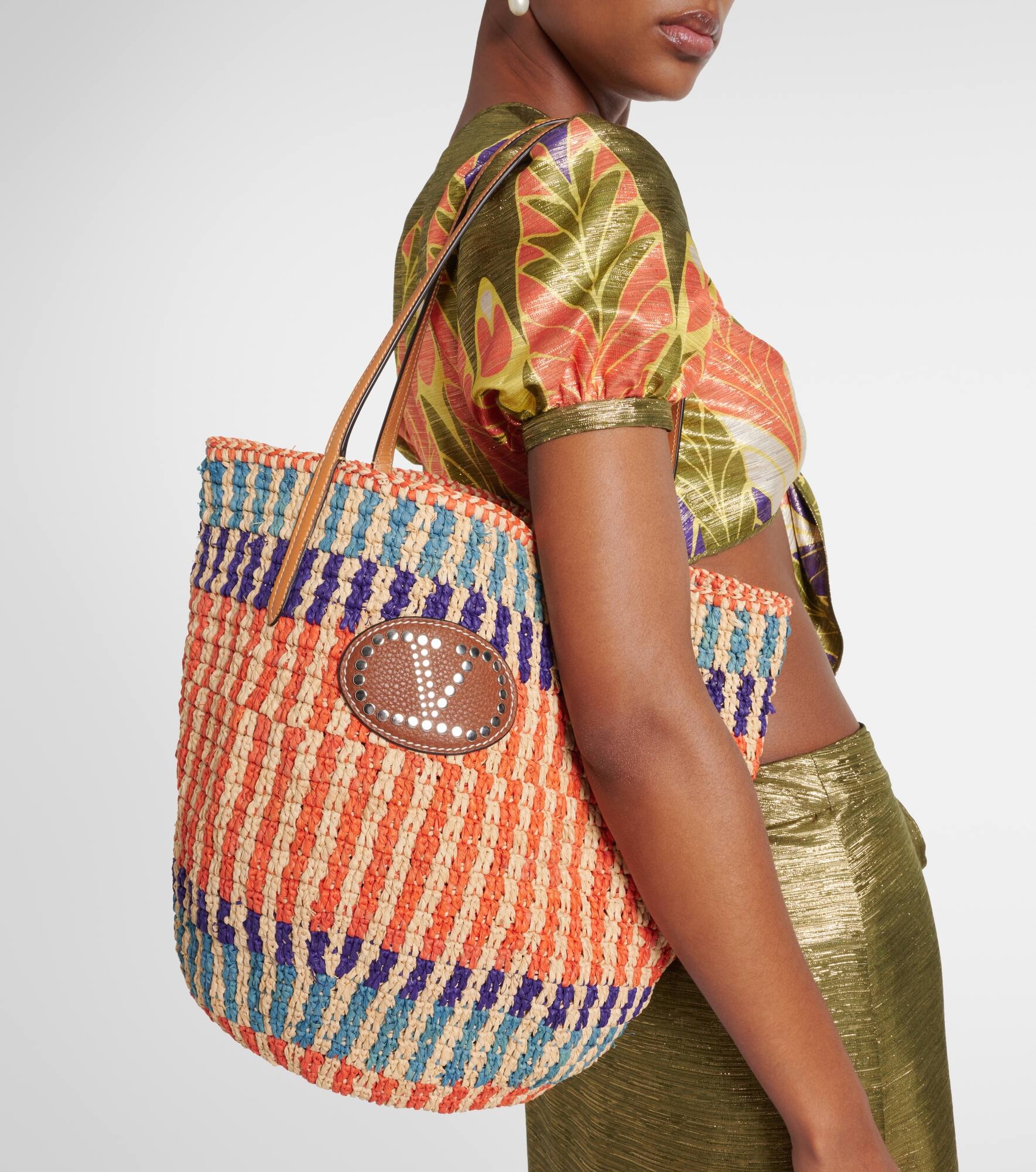 VLogo leather-trimmed raffia tote bag - 2