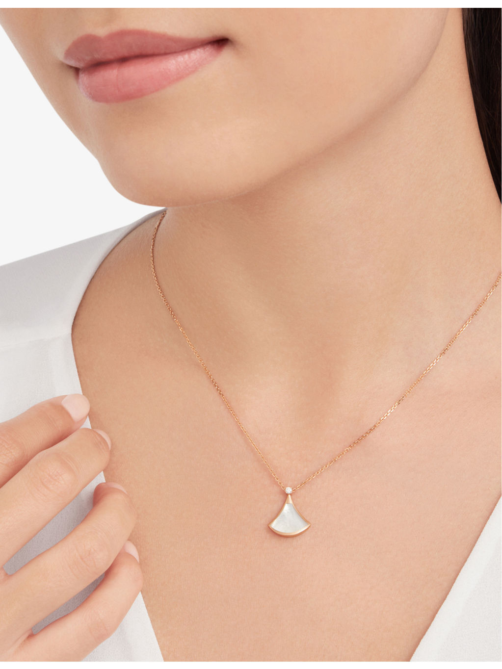 Divas’ Dream 18ct rose-gold, 0.03ct brilliant-cut diamond and mother-of-pearl pendant necklace - 6