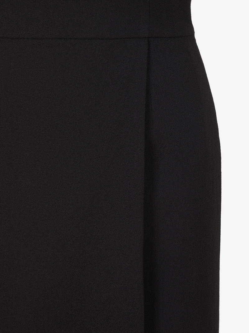 Short dress in crêpe de laine with graphic neckline 7