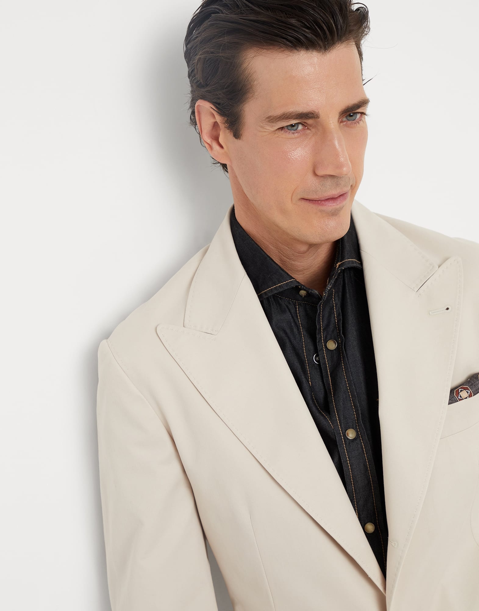 Comfort cotton and cashmere gabardine deconstructed blazer with large peak lapels and metal buttons - 3