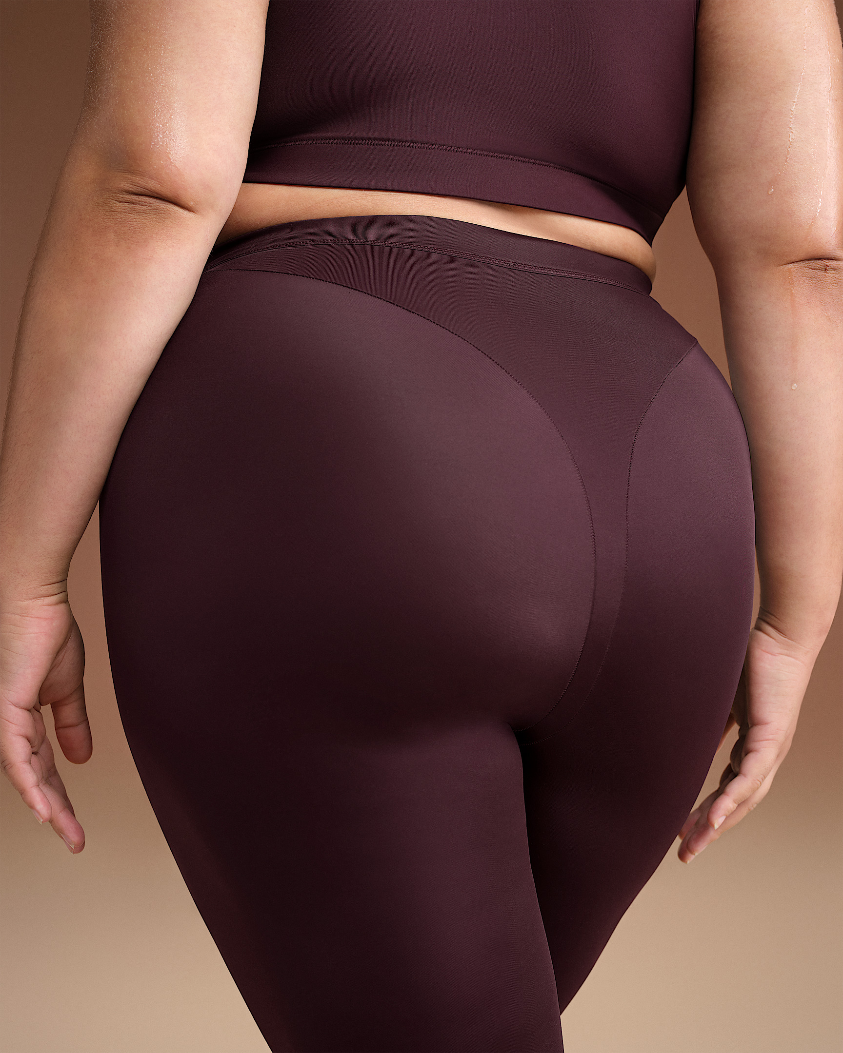 NikeSKIMS Shine Women's High-Waisted V-Panel 26" Leggings - 8