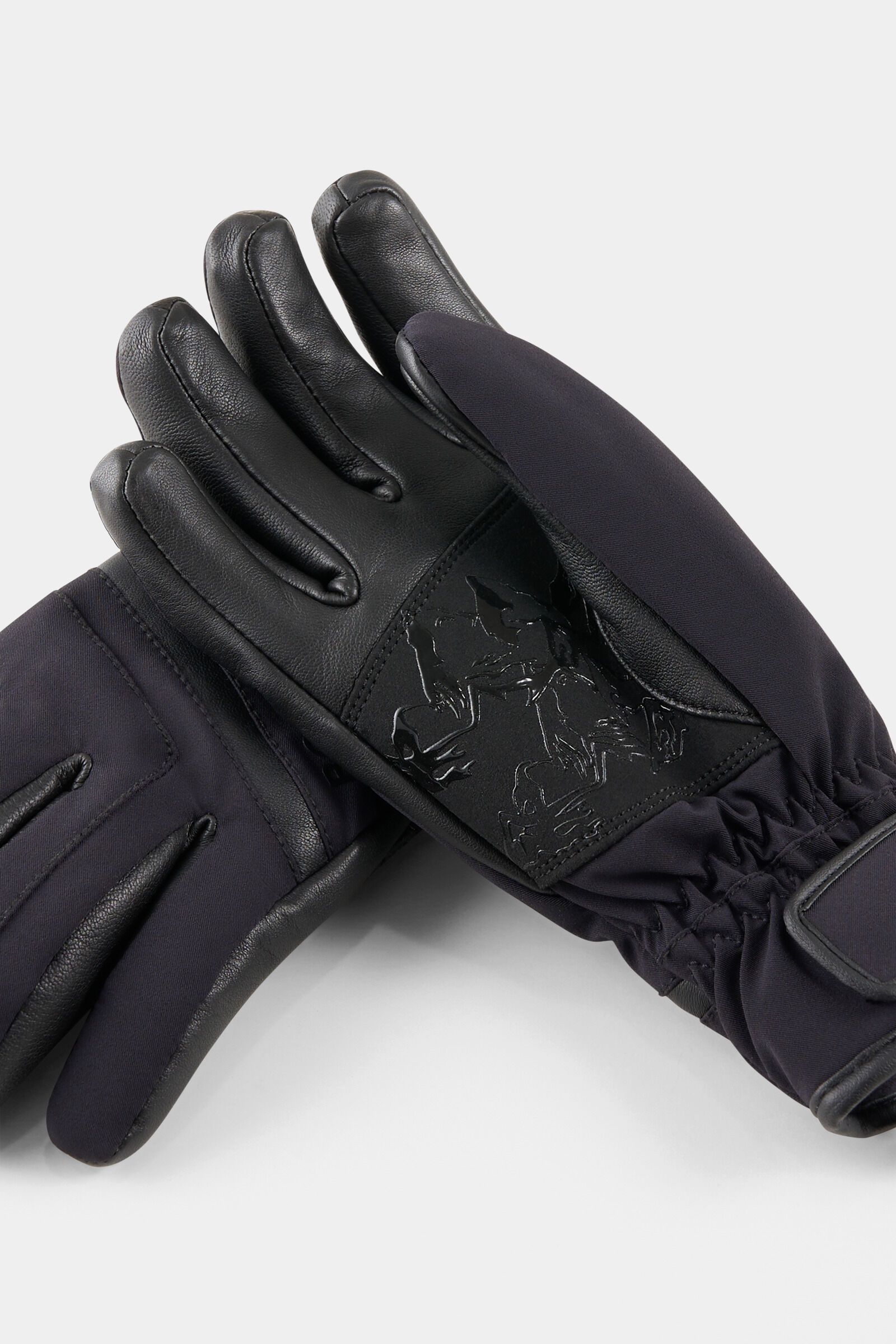 Hilla Gloves in Black - 2