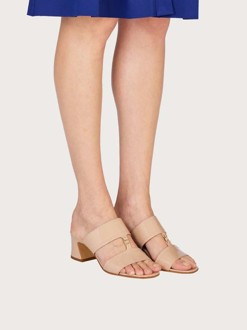 FERRAGAMO VARA CHAIN SANDAL outlook