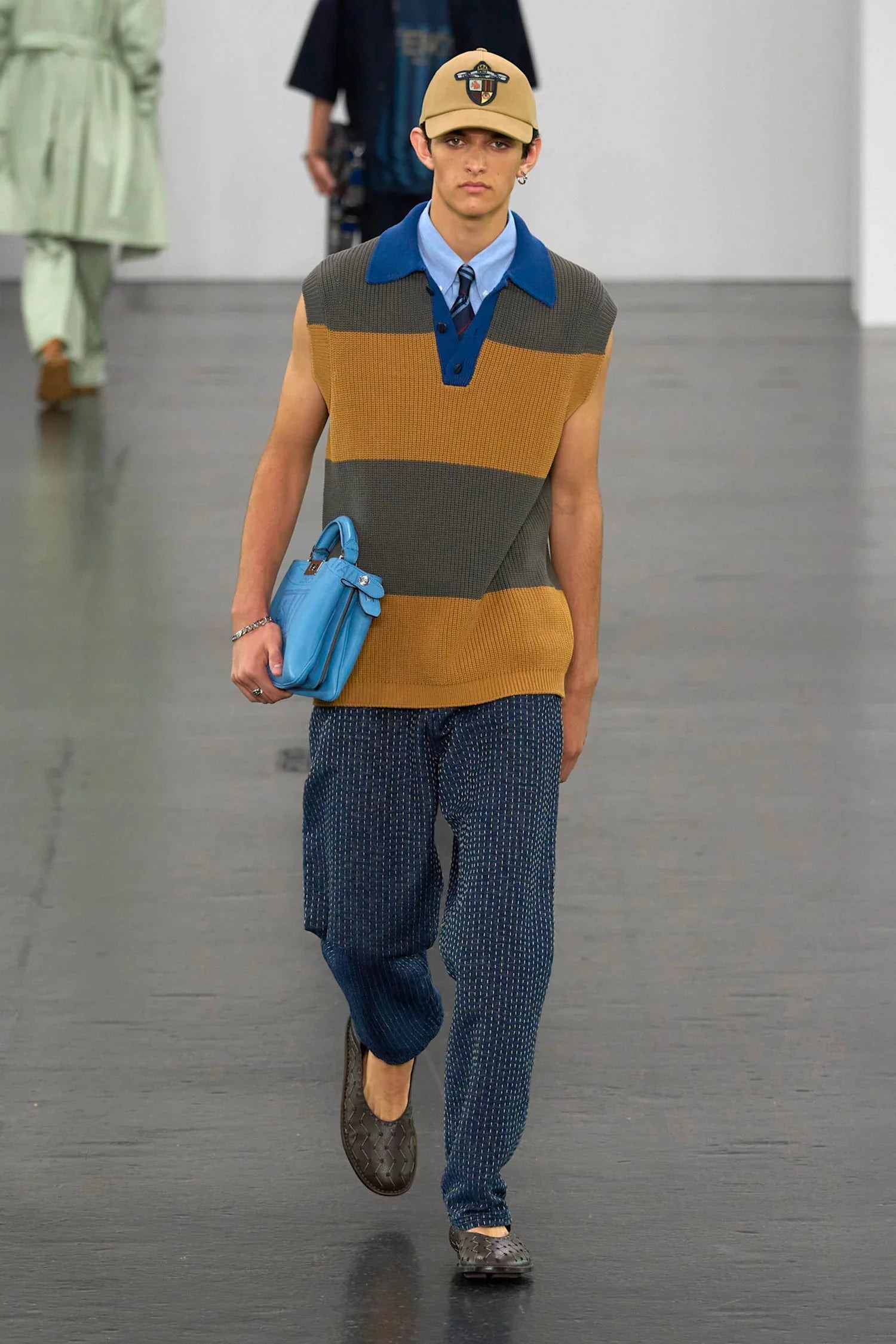 Sleeveless-Oxford-Cotton-Shirt - 4