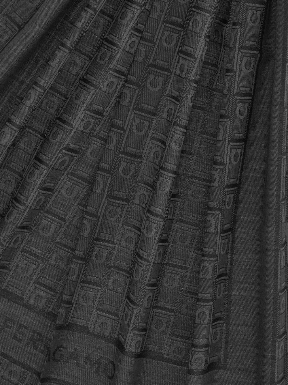 Gancini monogram-jacquard stole - 3