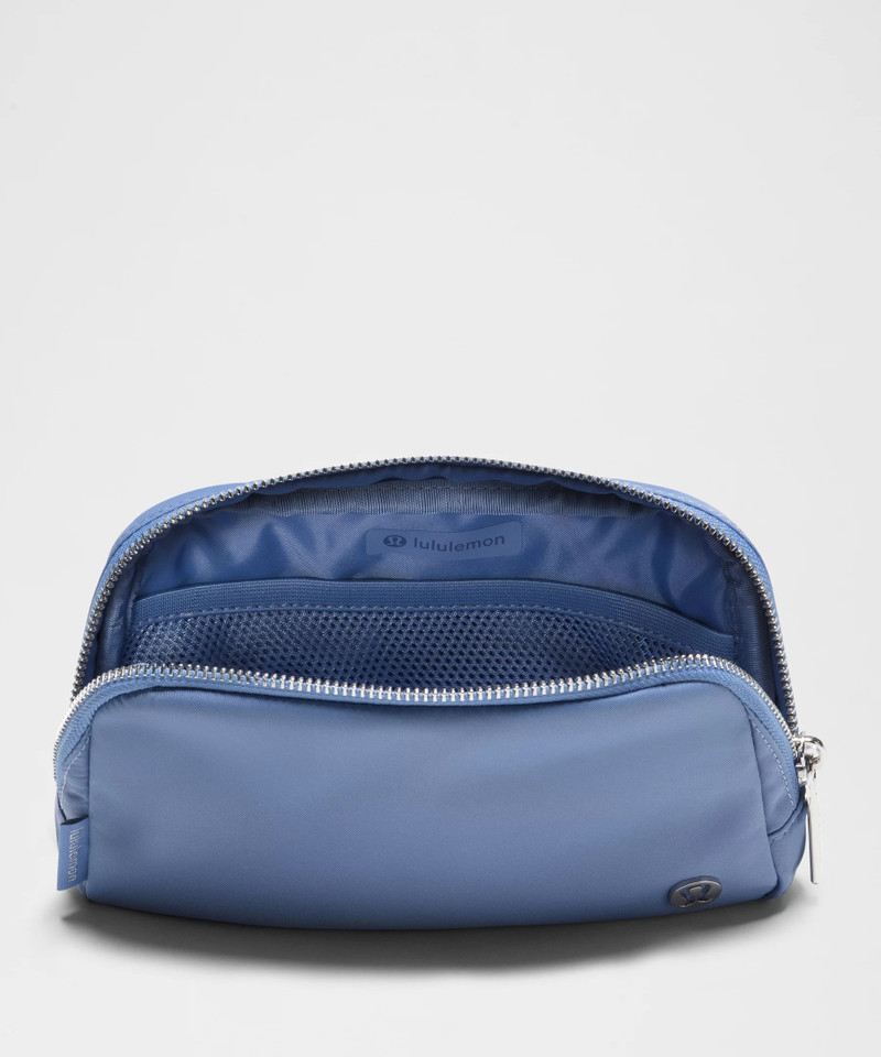 Everywhere Belt Bag 1L *Striped Wordmark 5