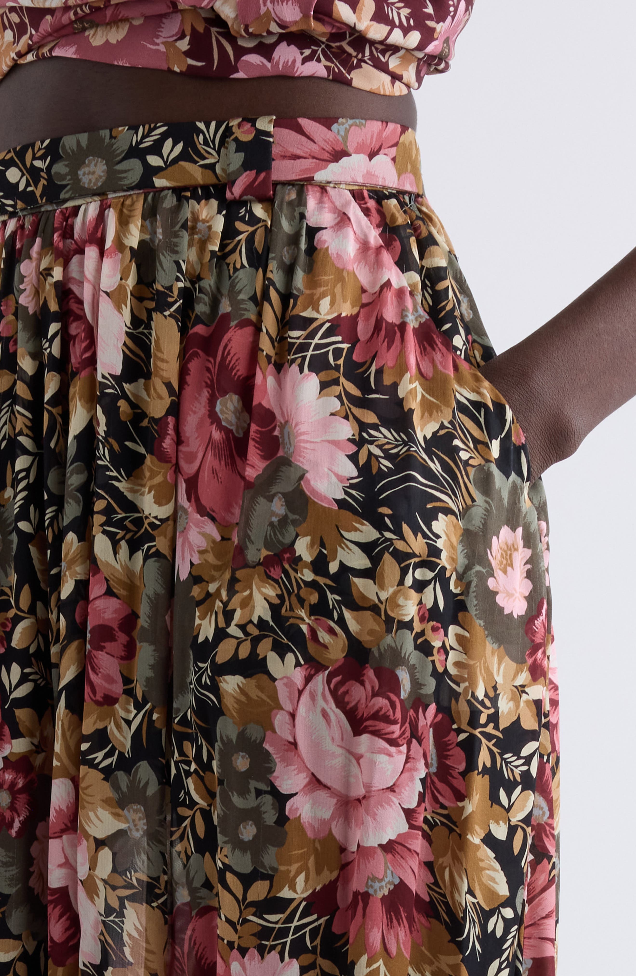 Chloé Floral Print Silk Crop Pants in Black at Nordstrom - 5