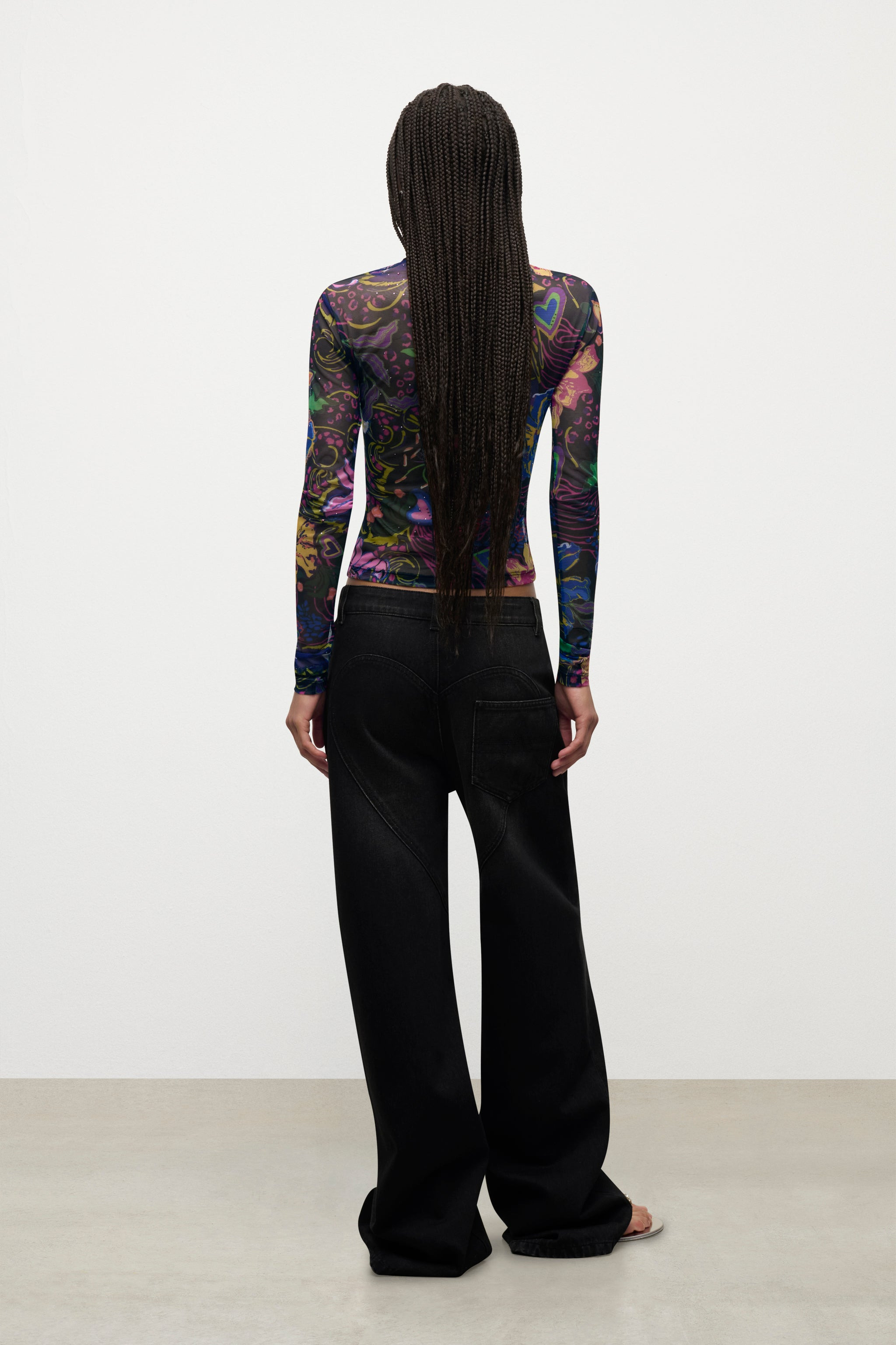 CRYSTAL CHAIN CUTOUT RELAXED JEAN - 4