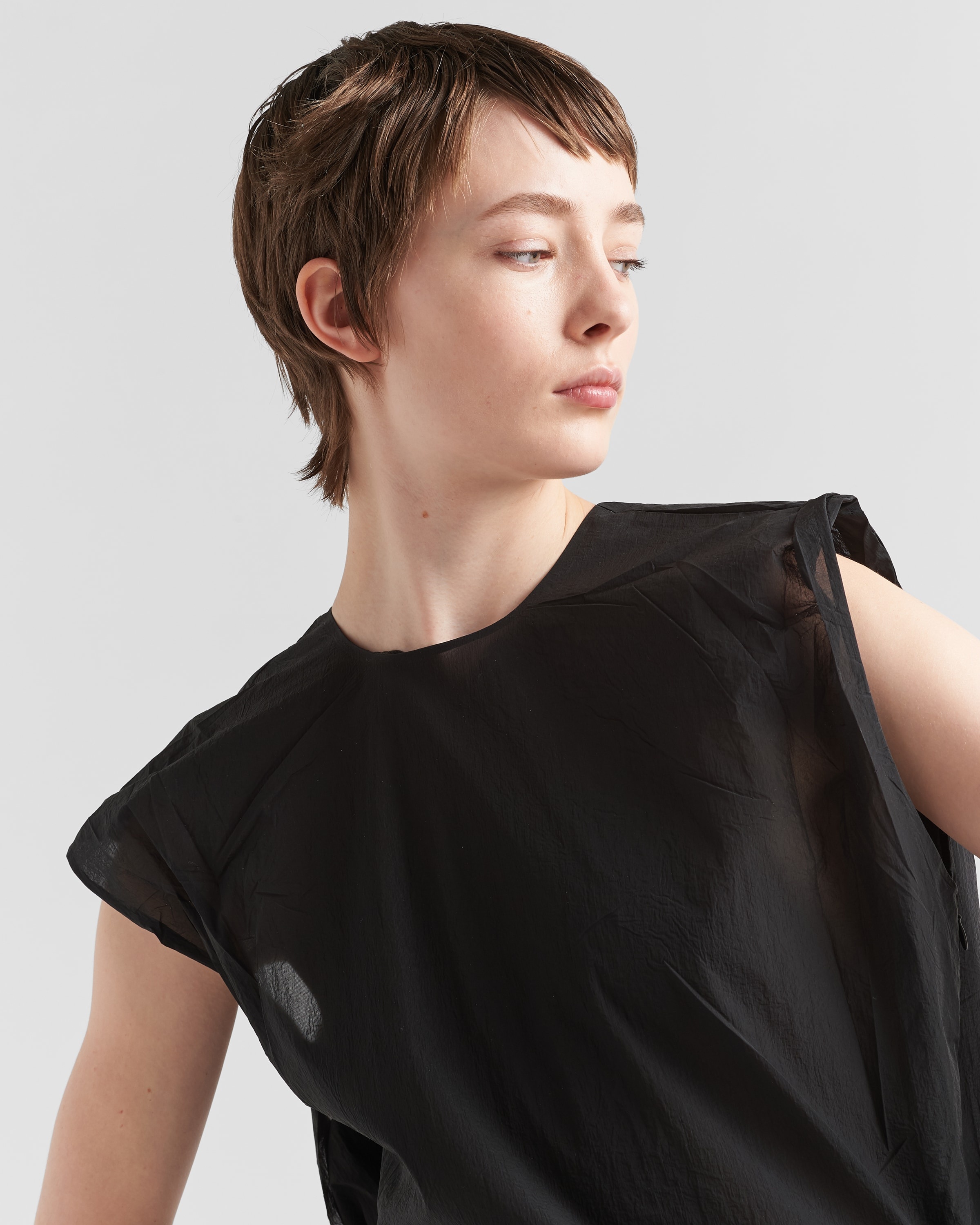 Nylon crepe dress with appliqué - 3