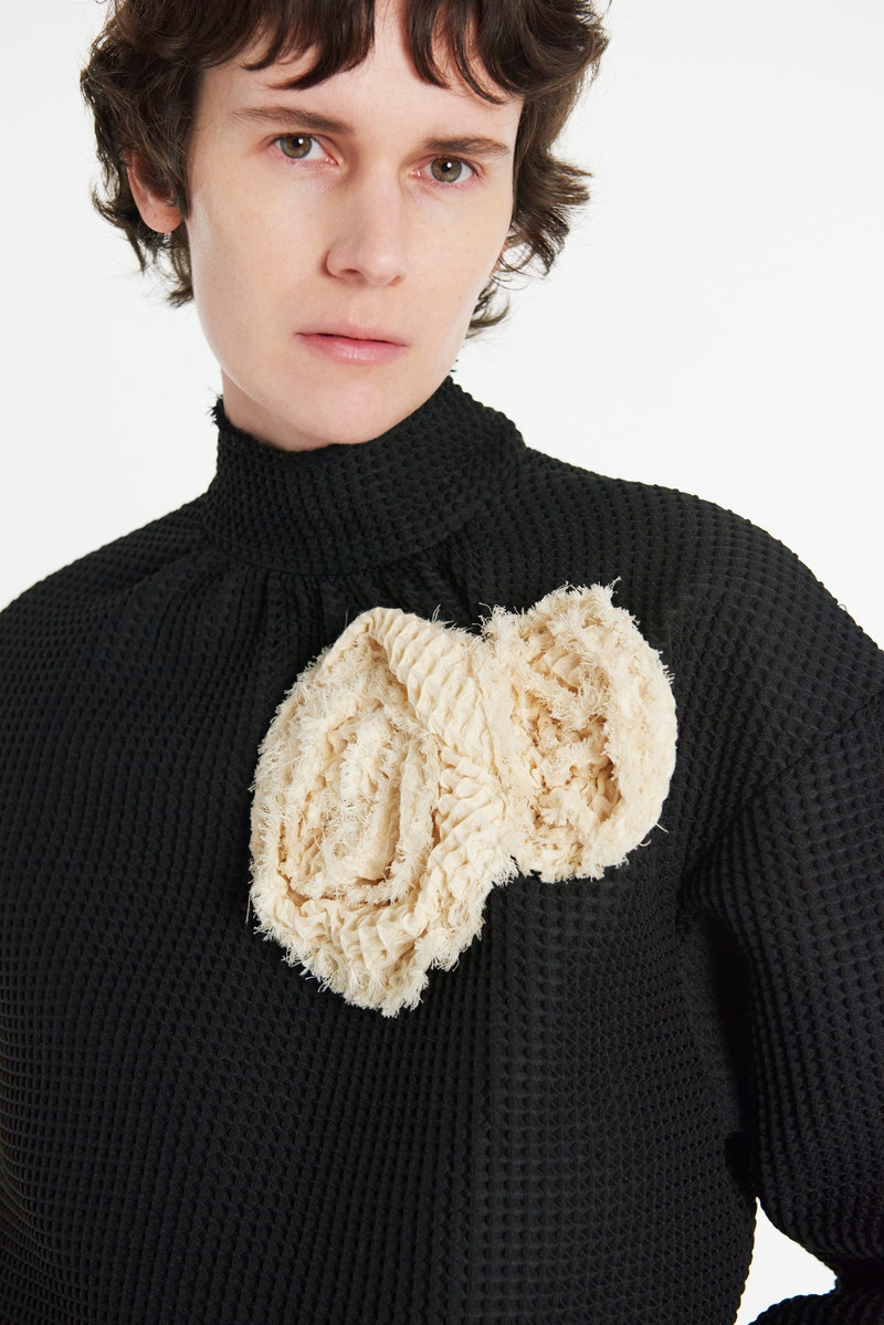 A.W.A.K.E. MODE WAFFLE TEXTURE TOP WITH 3D FLOWERS BLACK outlook