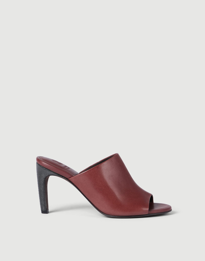 Classic leather heels with precious details 1