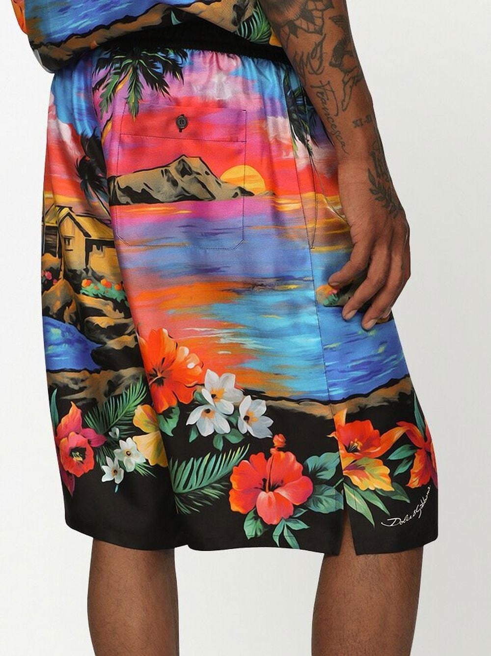 graphic-print oversize shorts - 5