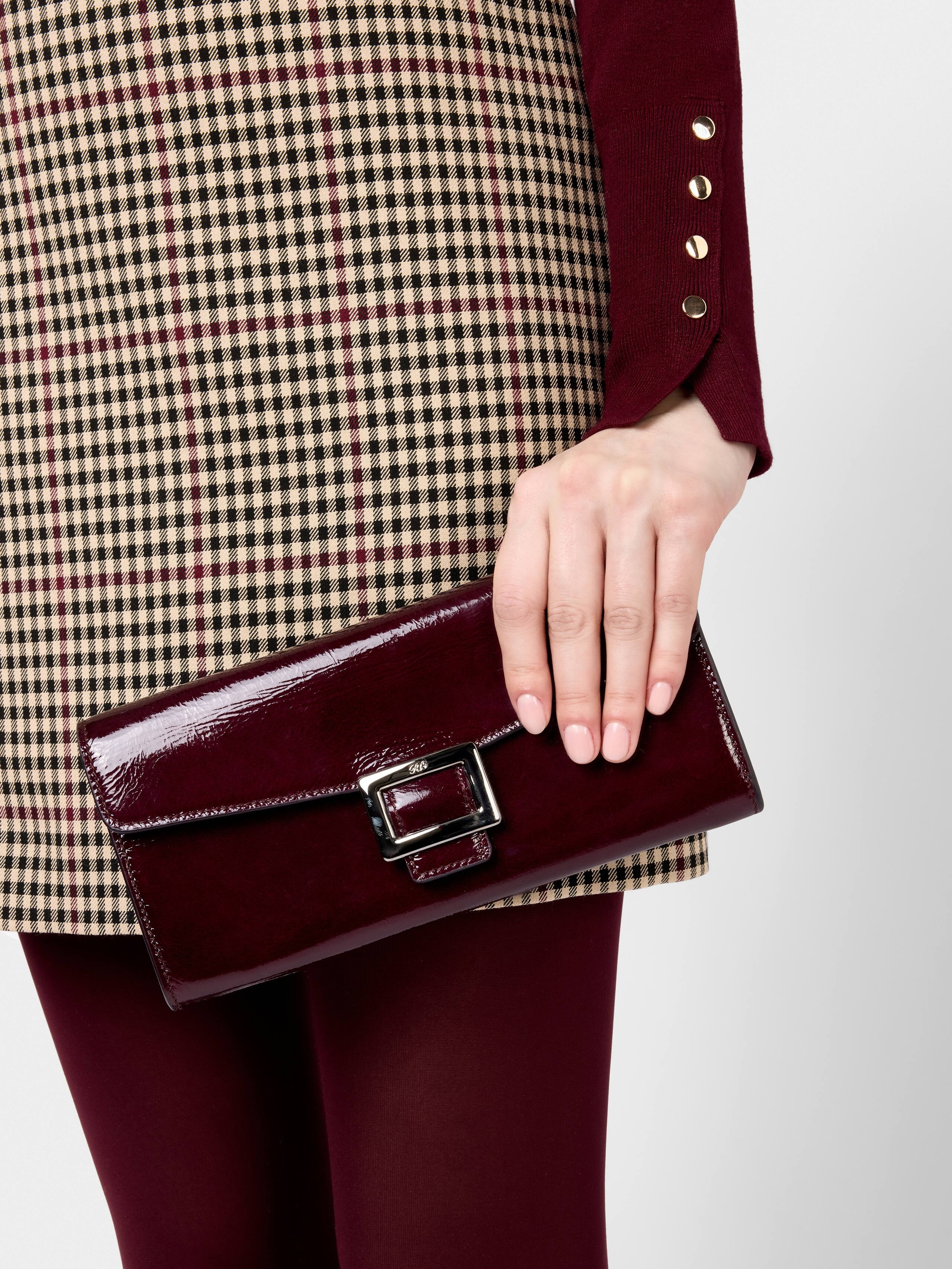 Belle Vivier Wallet on chain in patent leather - 8