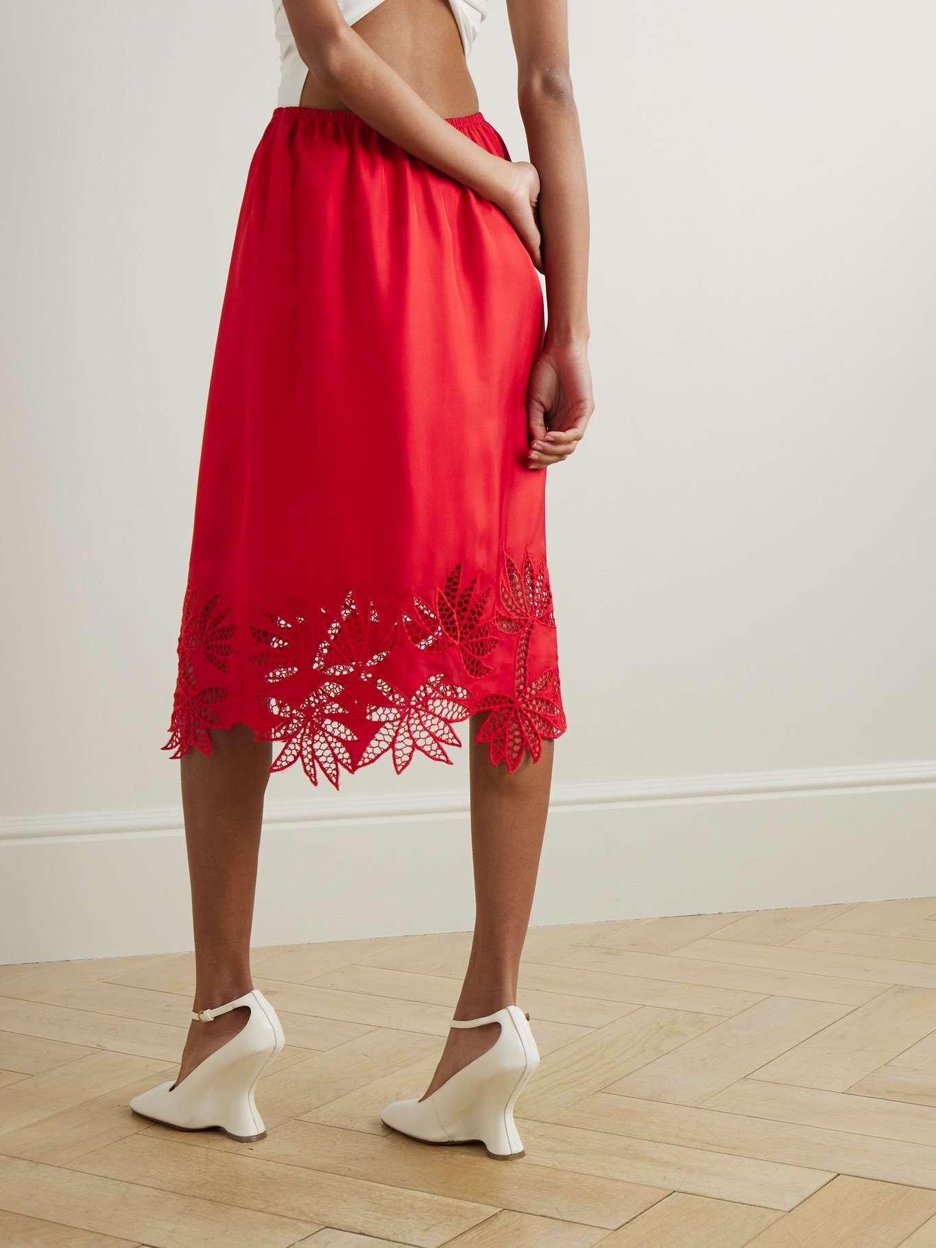 Coverley crocheted silk-satin midi skirt Red - 3