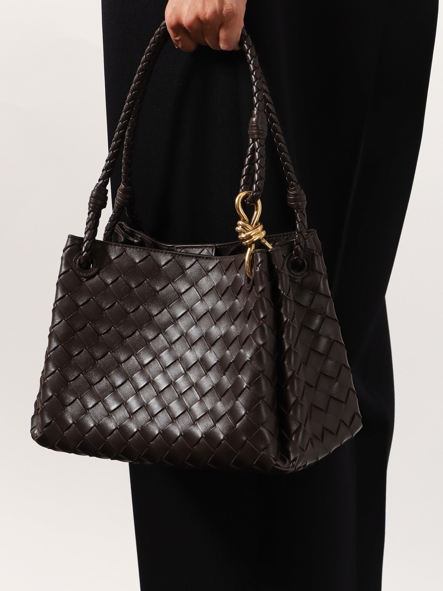 PARACHUTE LEATHER SHOULDER BAG WITH INTRECCIATO MOTIF AND KNOT DETAIL - 2