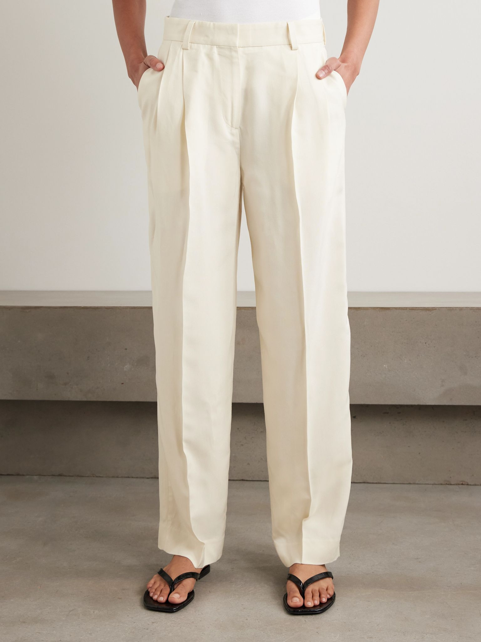 Garderob pleated woven tapered pants Ecru - 3