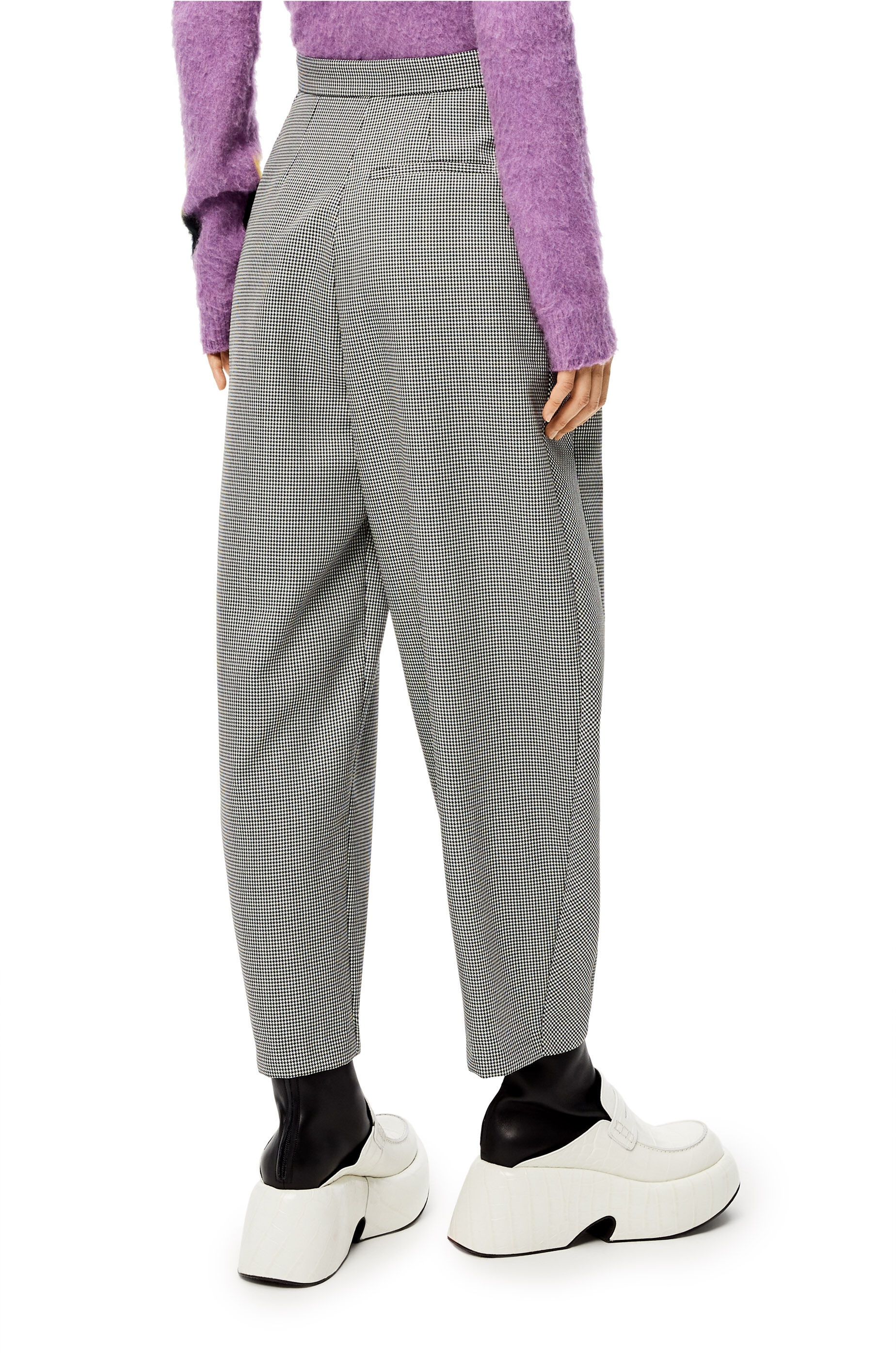 Houndstooth carrot trousers in wool - 4