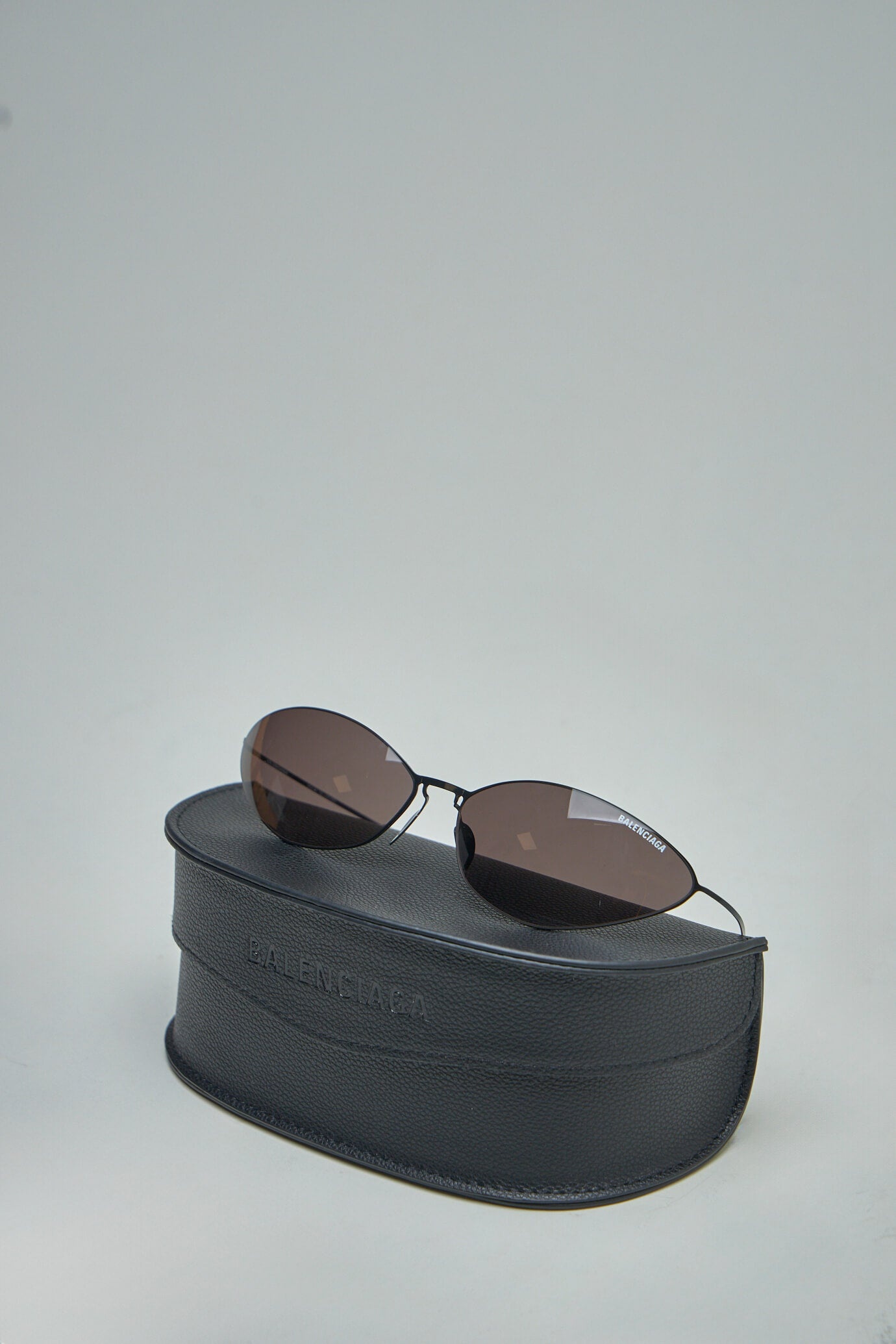 BALENCIAGA Malibu Round Sunglasses | labelsfashion | REVERSIBLE