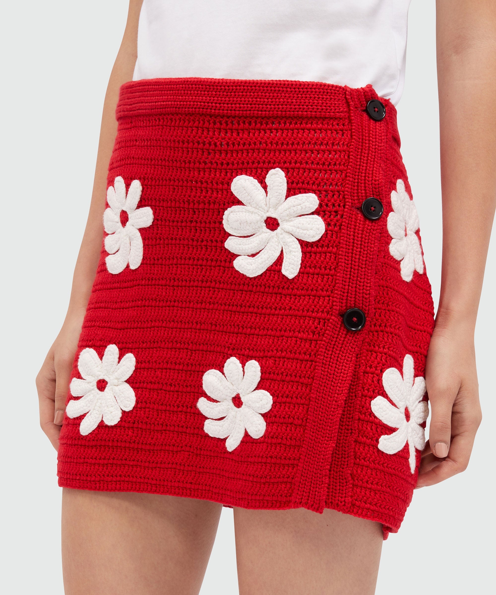 Short knit skirt with crochet flowers - 5