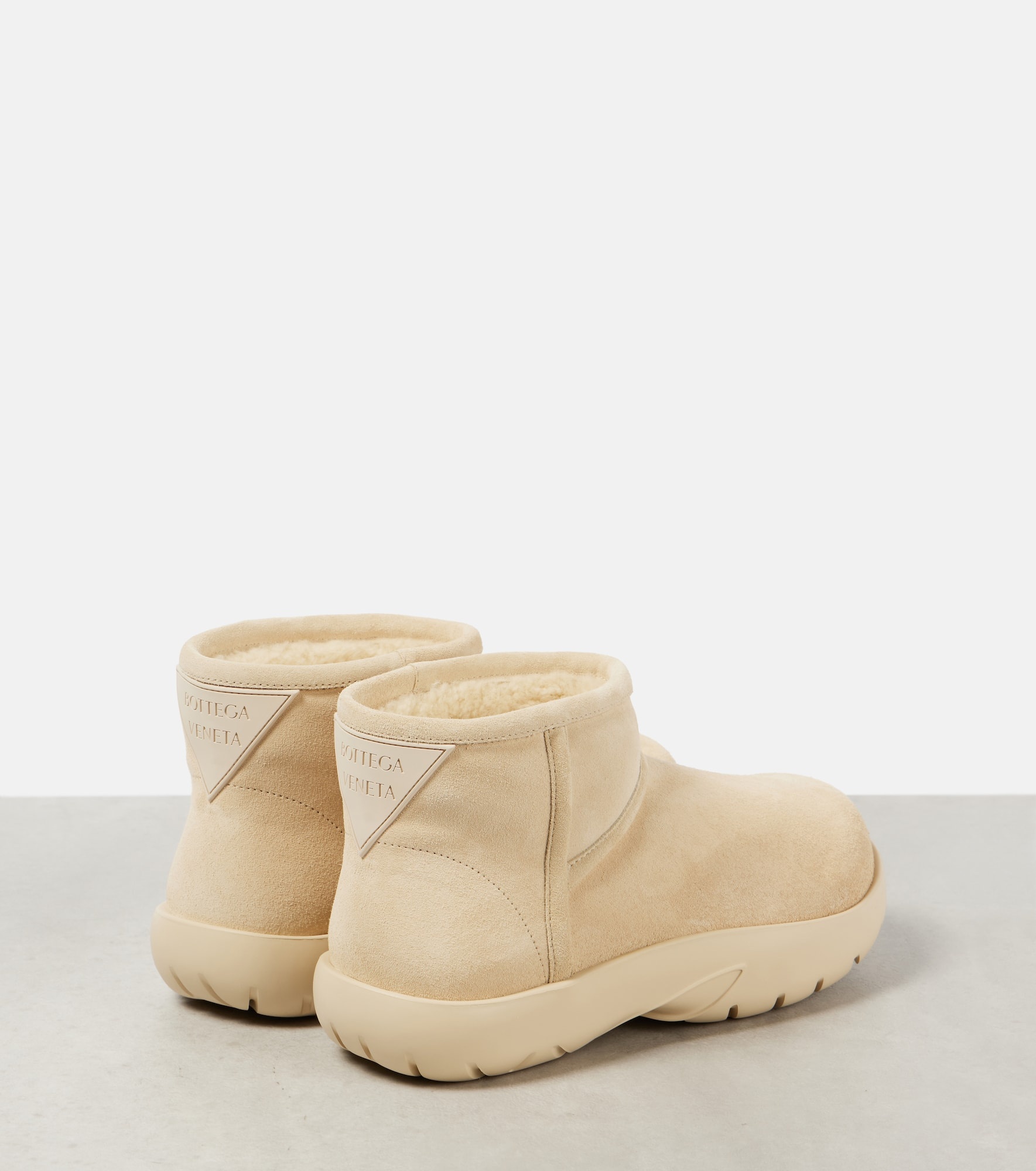 ショートブーツ・ブーティ Bottega Veneta Stivaletti Mini In Suede Con Fodera In Shearl Snap Mini shearling-lined suede ankle boots in beige