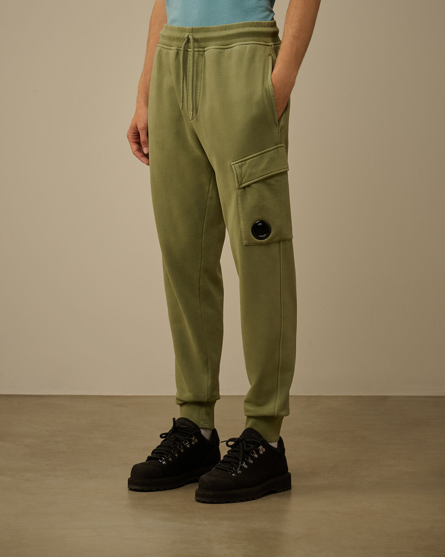 Brushed and Emerized Diagonal Fleece Cargo Lens Sweatpants - 3