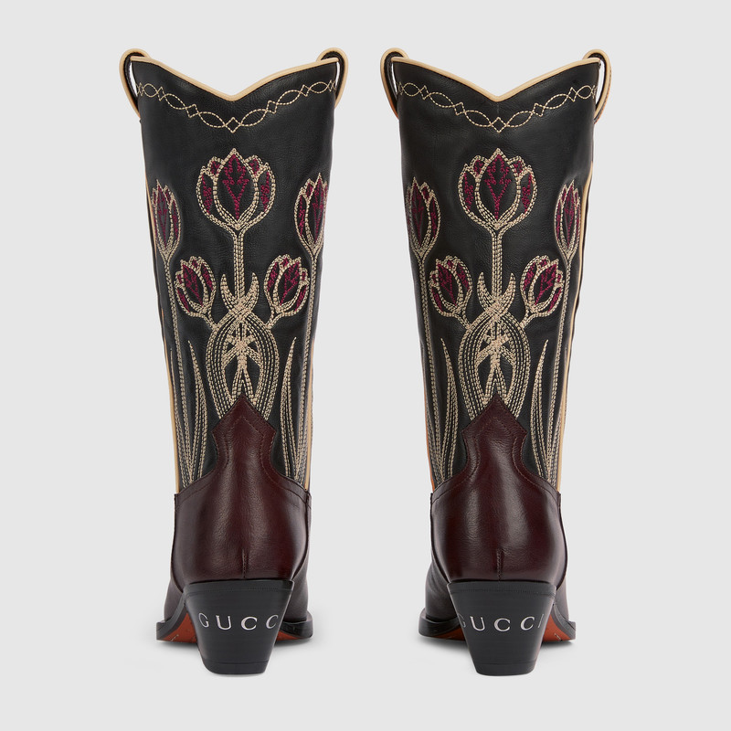 Women's boot with embroidery 5