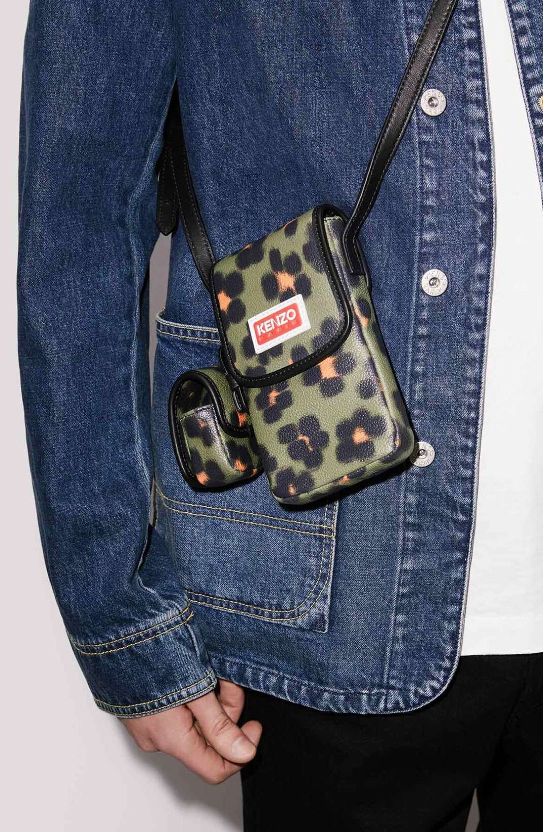 'Hana Leopard' phone holder on a strap - 2
