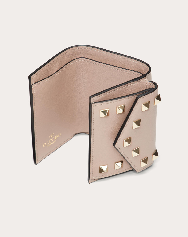 Valentino SMALL ROCKSTUD CALFSKIN WALLET outlook