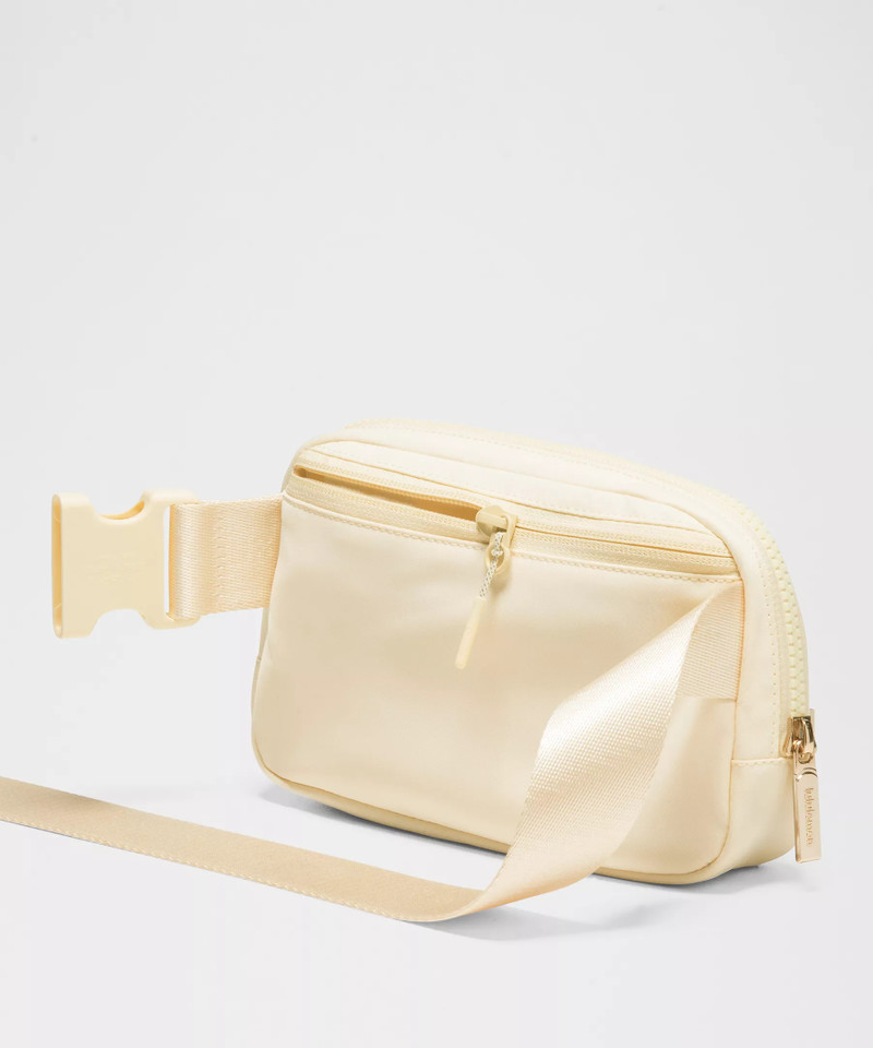 Everywhere Belt Bag with Long Strap 1L 4