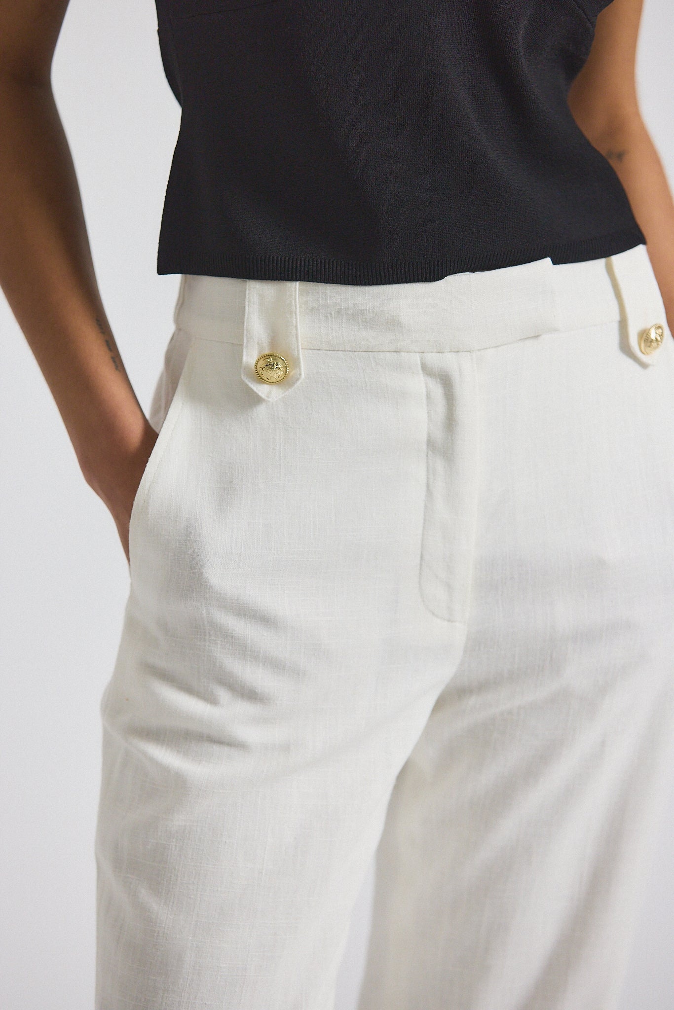 NIKA DRAPEY LINEN PANT WITH GOLD CREST BUTTONS - 2