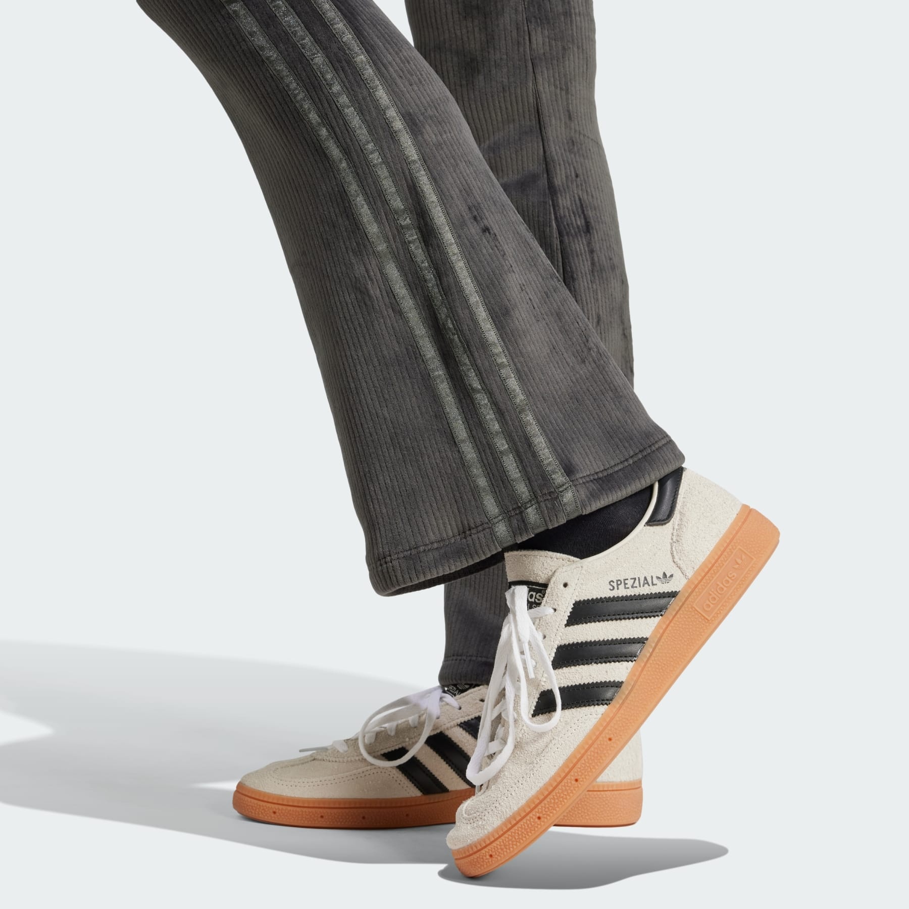 【ADIDAS】Ribbed Flared Leggings - Charcoal / JN3024 Shop Grey Womens Rib Flared Leggings – Shoebacca