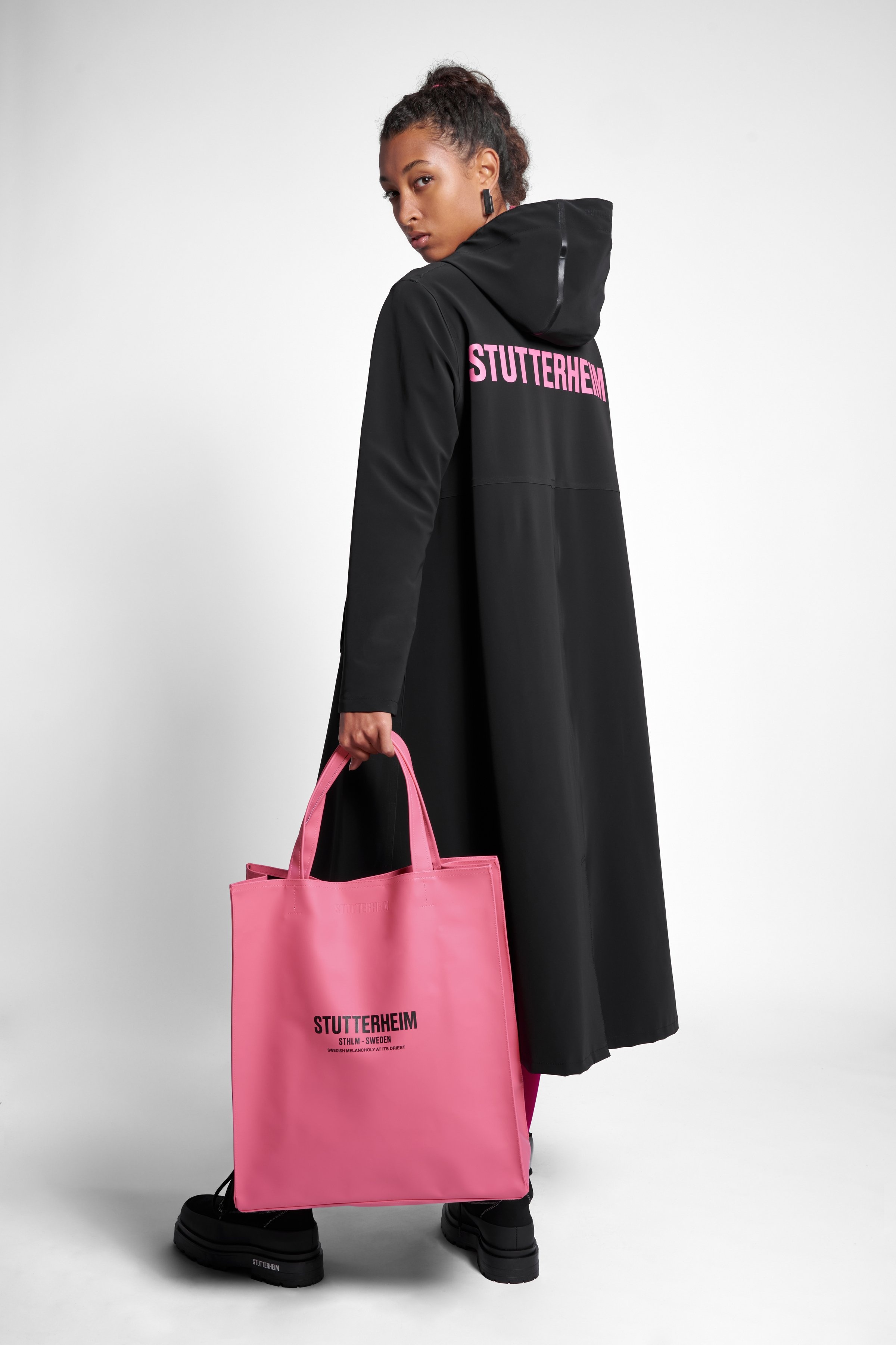 Mosebacke Long Print Matte Raincoat Black - 2